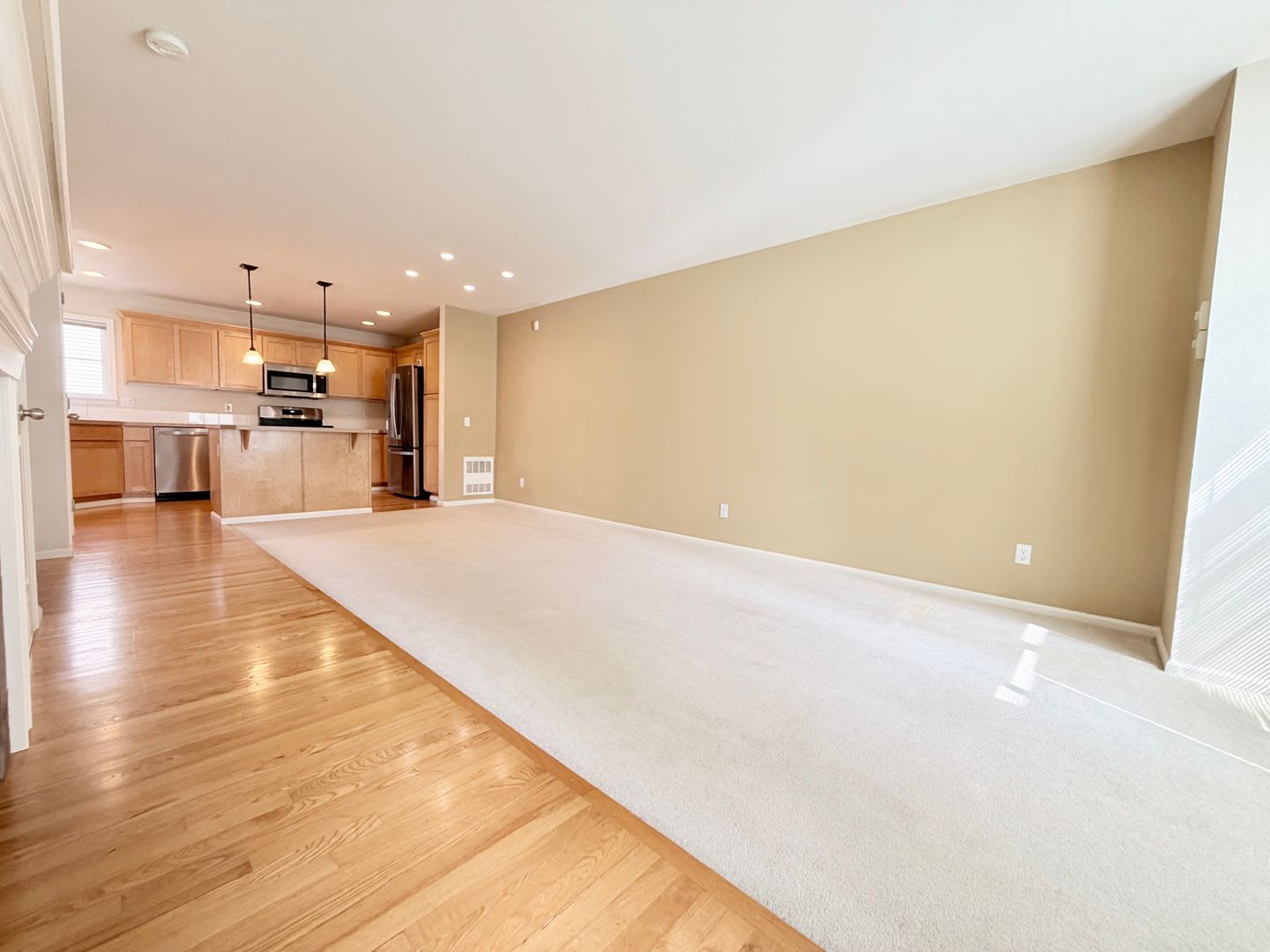 Limited-Time Move-In Special! Lovely Lake City Townhouse – photo 2