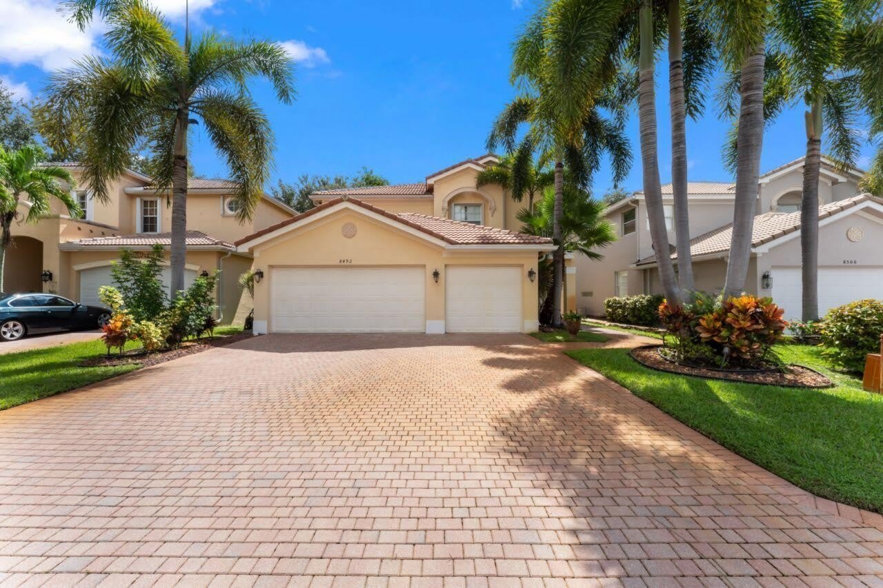 8492 Breezy Oak Way – photo 1