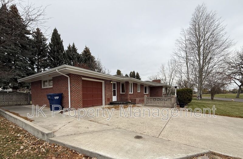 1726 Alder Dr – photo 3