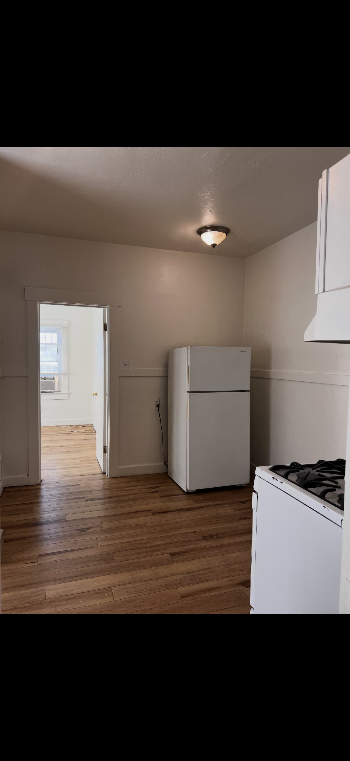 806 E 6th St – photo 5