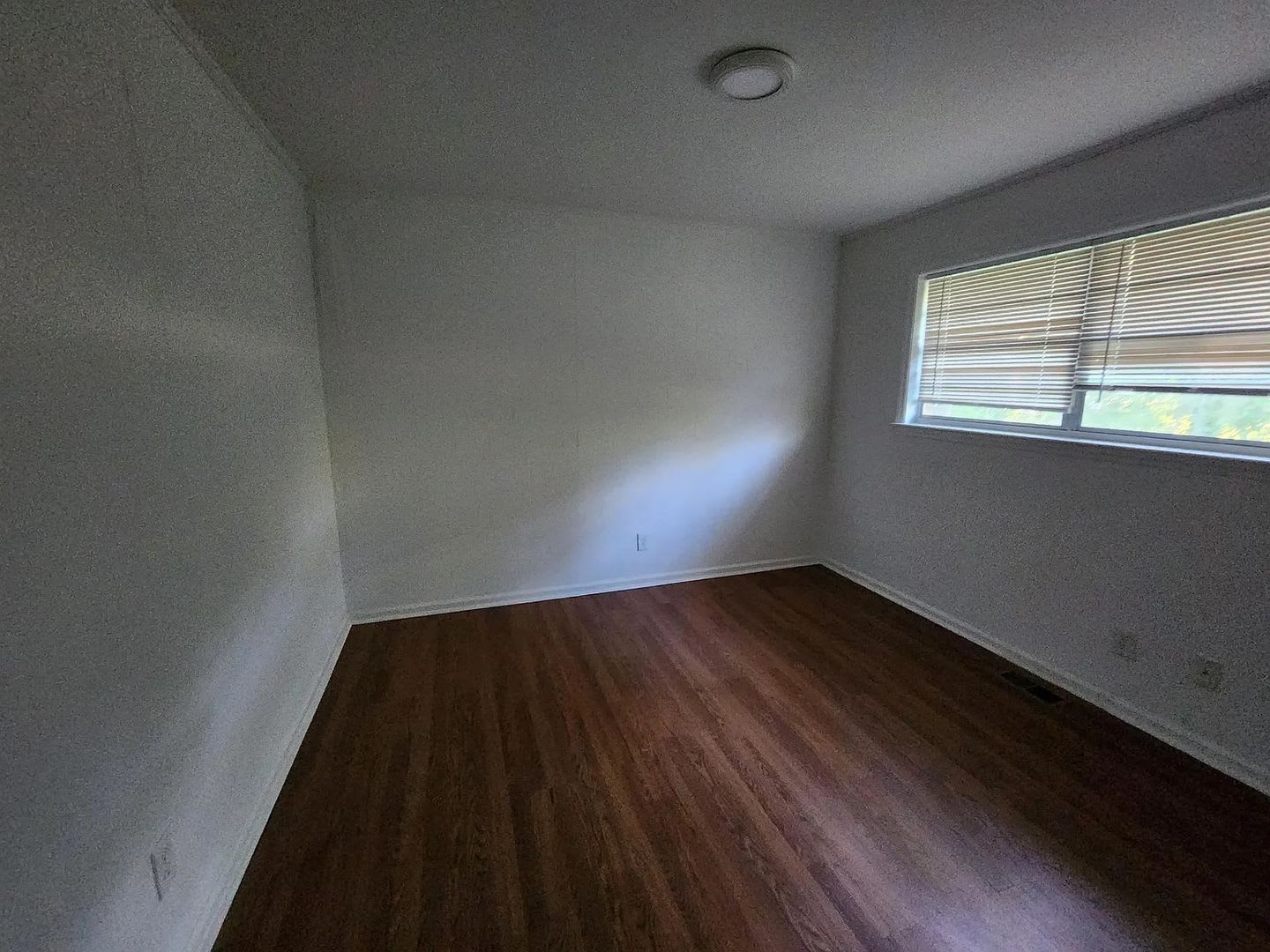 Room in 3 Bedroom Home at Monticello St – photo 3