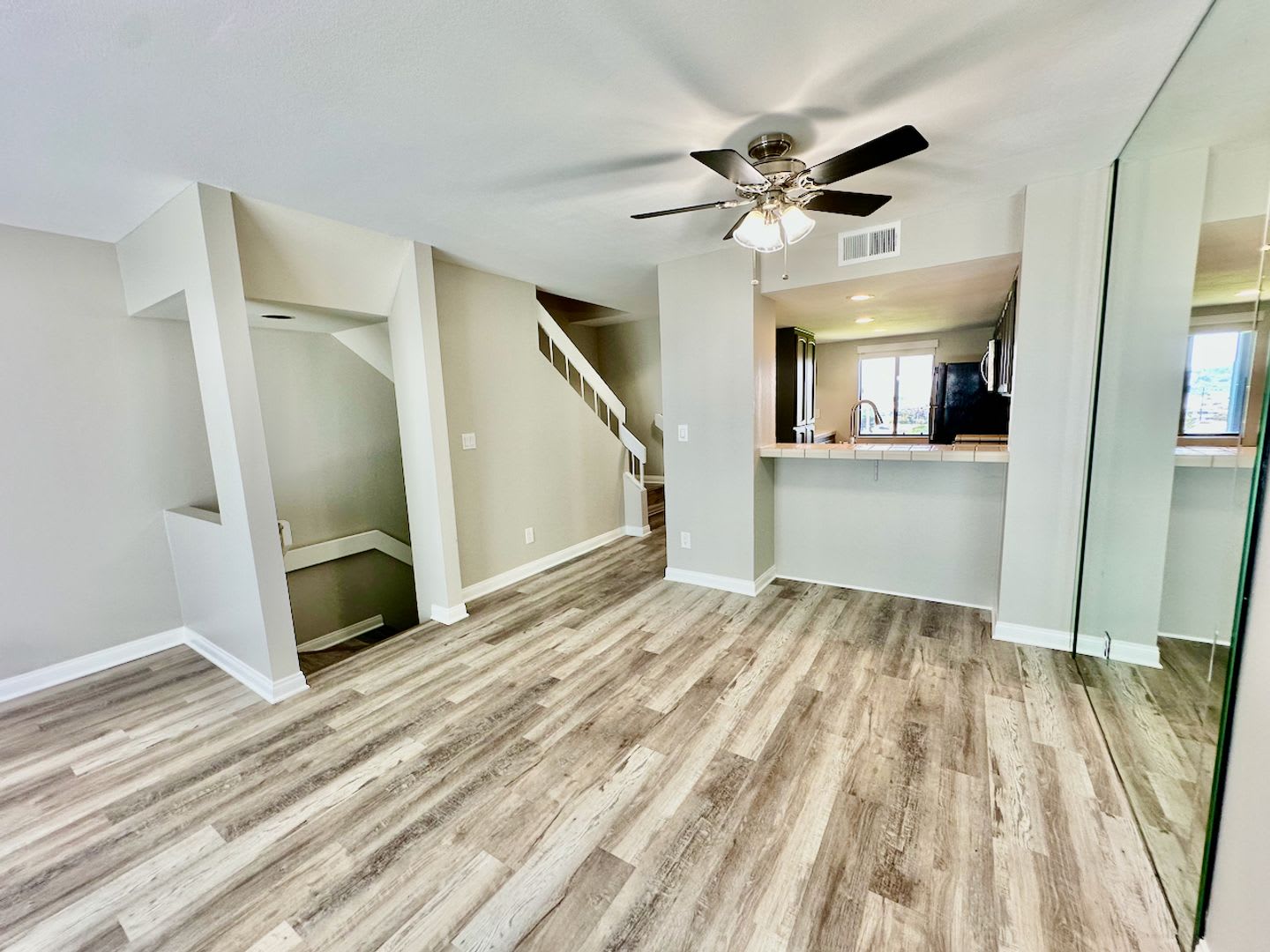 FOR RENT: 2Bd/1.5Ba Upgraded Townhome In The Highly Desirable Community Spindrift Del Mar – photo 3