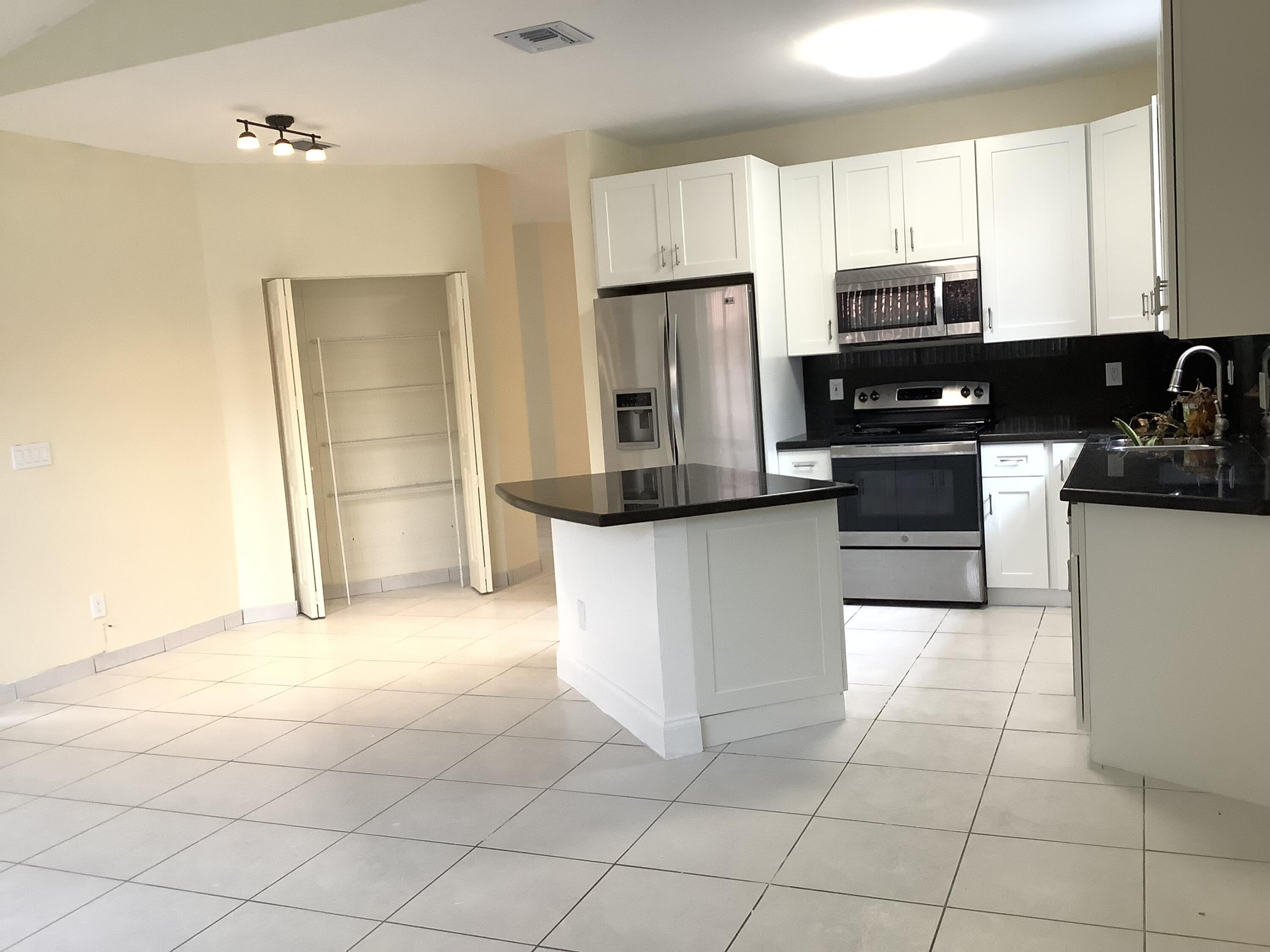 7330 NW 1st Place – photo 4