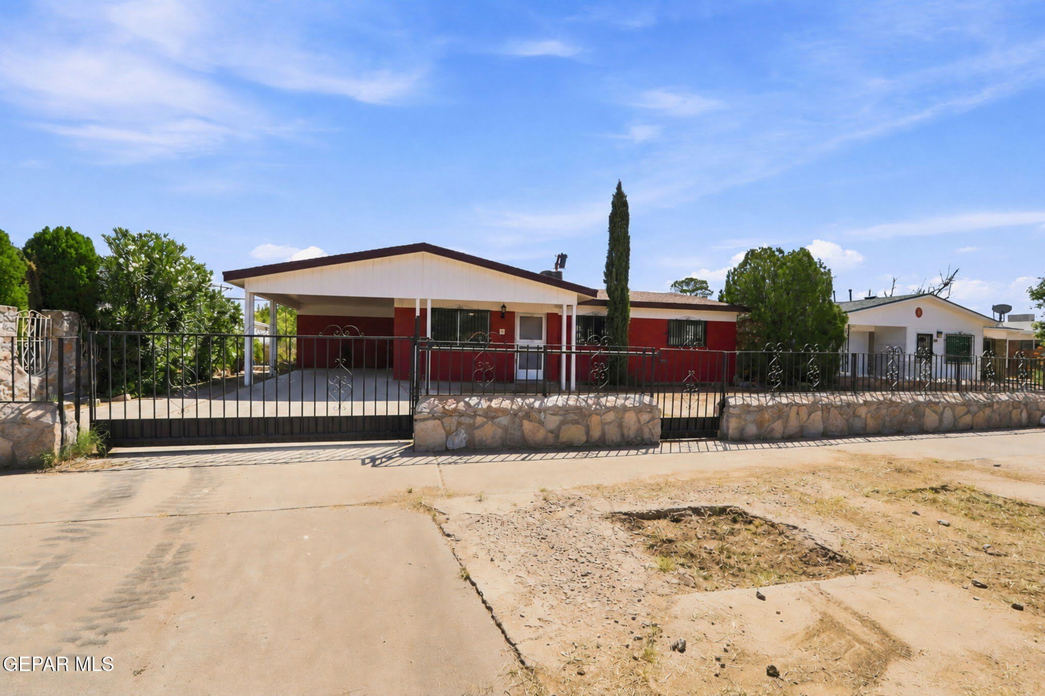 9320 ROANOKE Drive – photo 1