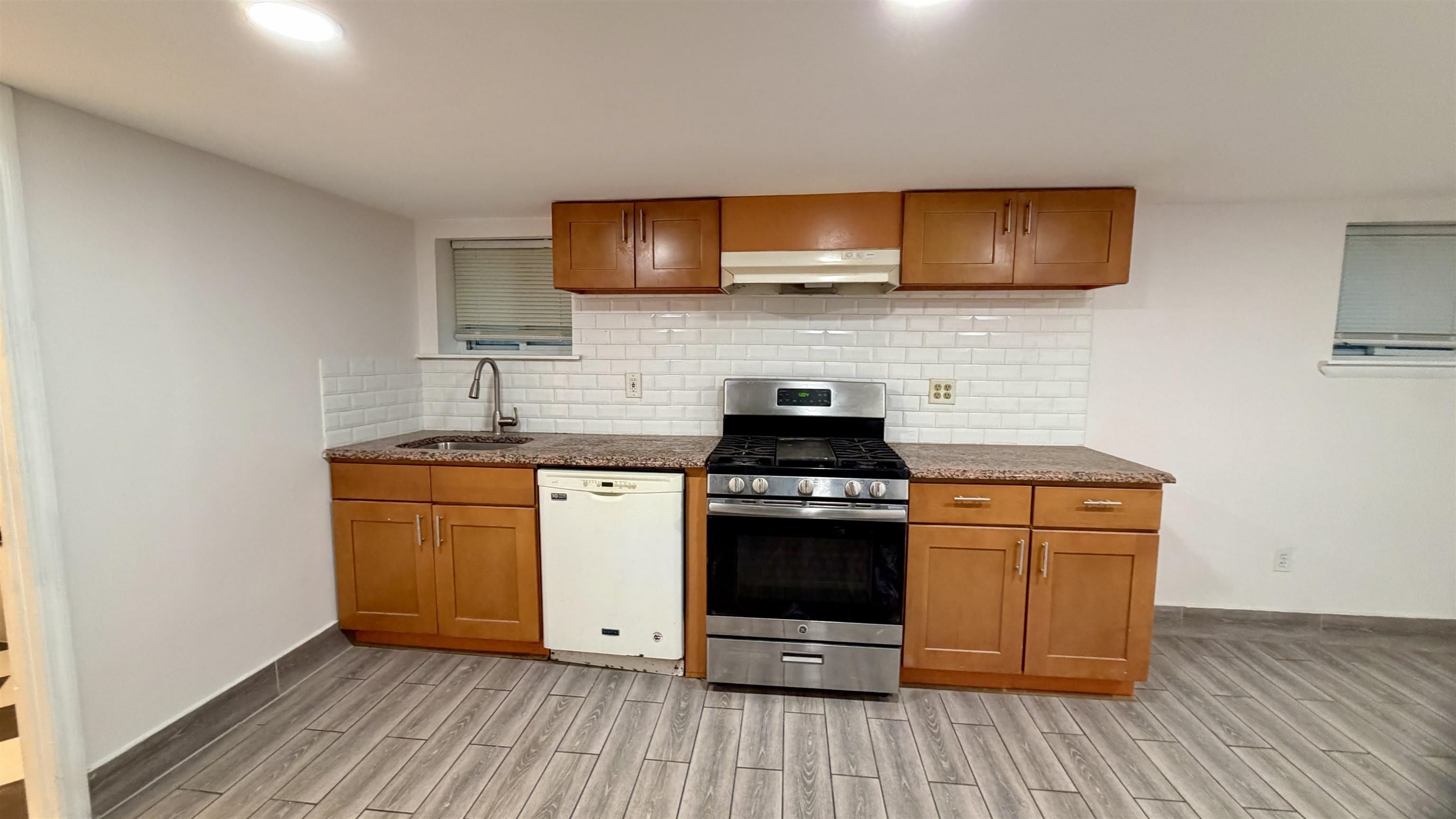11 E 37Th St – photo 3