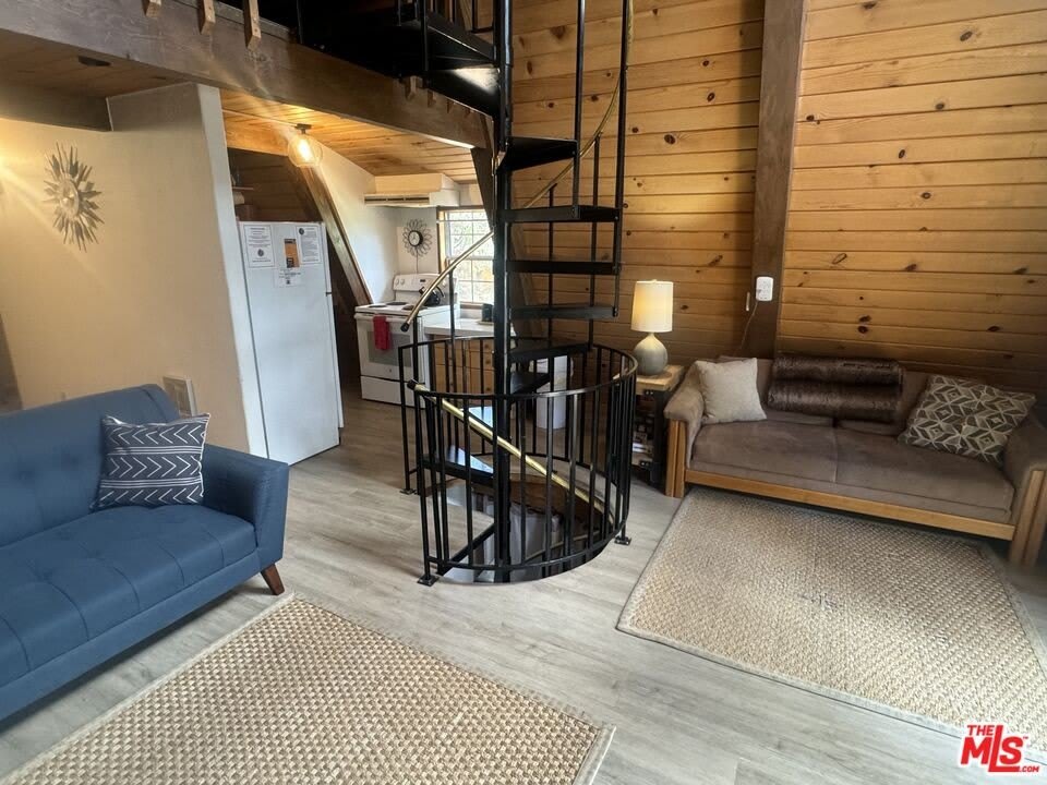 1295 Balsam Dr – photo 4