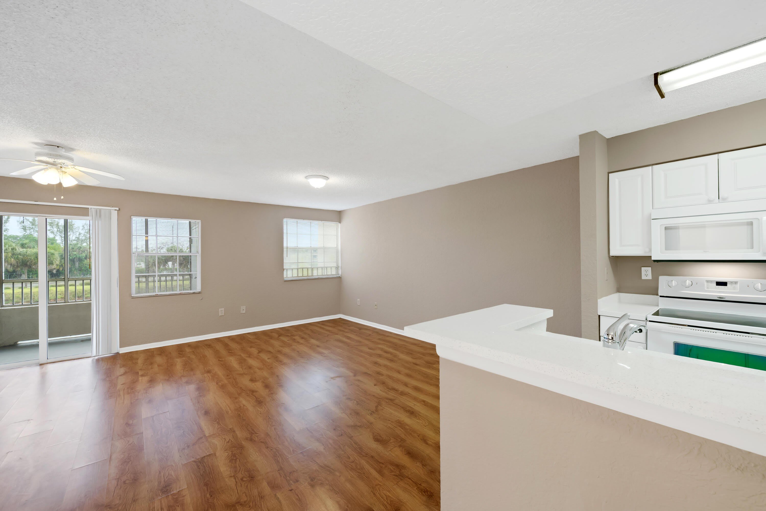 2861 N Oakland Forest Drive – photo 5