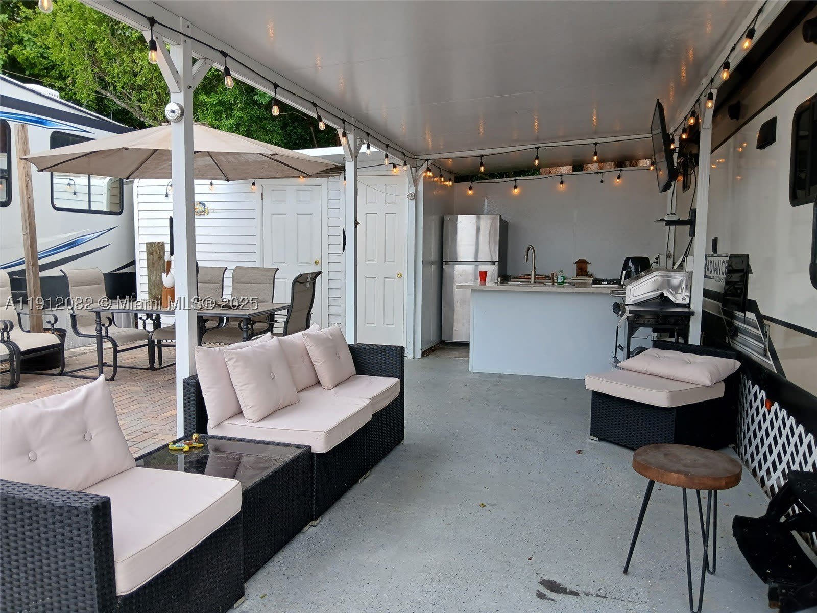 325 Calusa St – photo 4