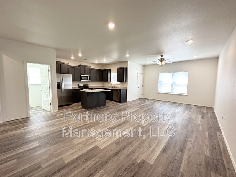 1079 South Benchmark Lane 1 – photo 2