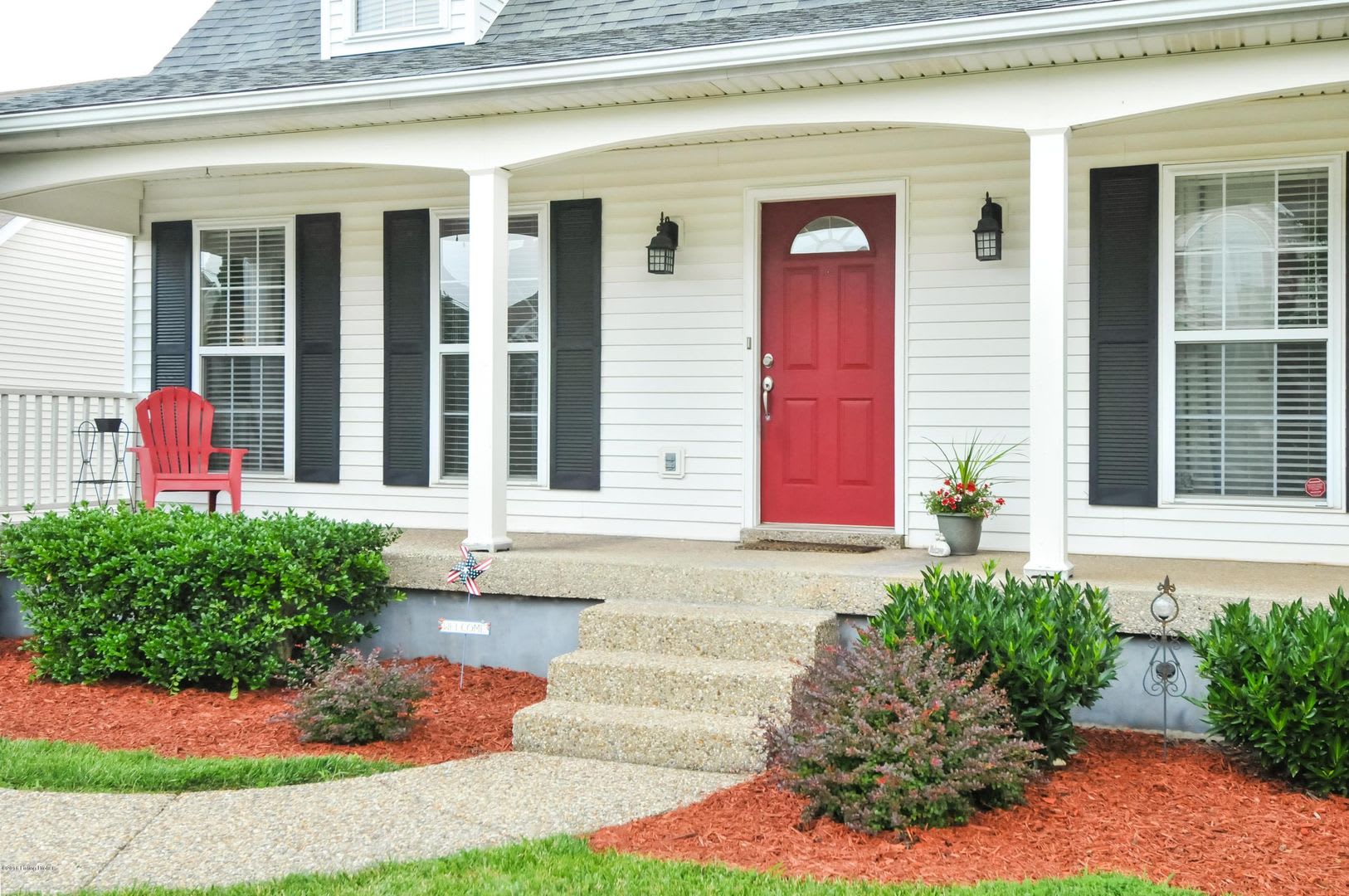 1.5 story, 3 bedroom Silver Creek home with walk-out basement and 2-car garage – photo 5