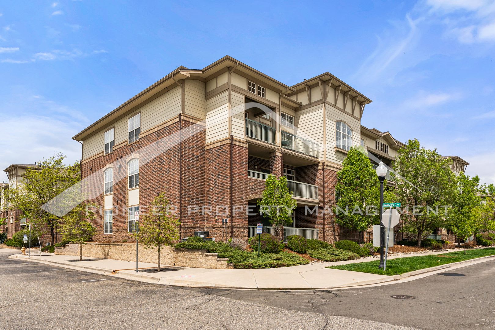 Spacious Condo with central AC and 2 Included Parking Spaces. – photo 1
