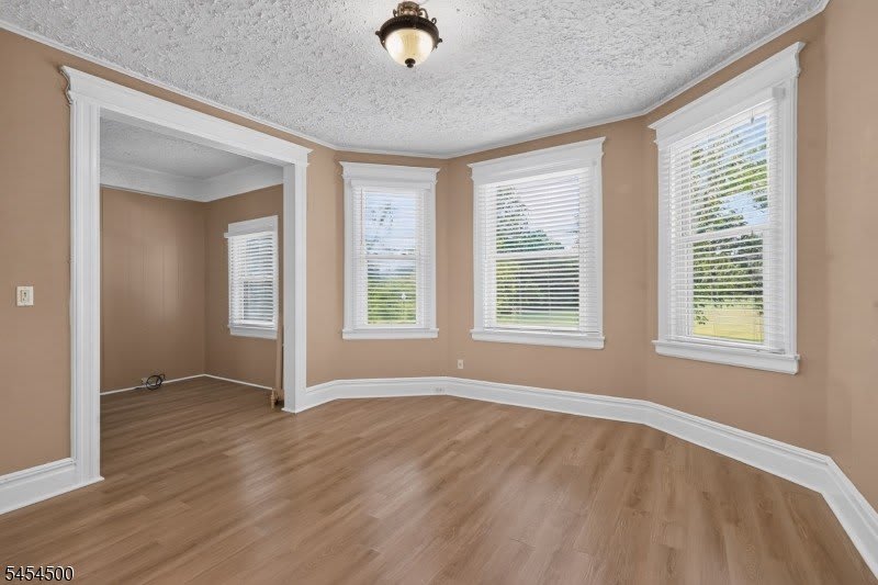 18 Llewellyn Ave – photo 5
