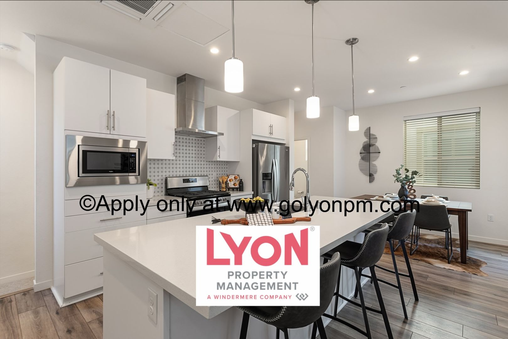 Stunning, Modern 2 bed/2.5 bath Condo in Upper Land Park!! – photo 1
