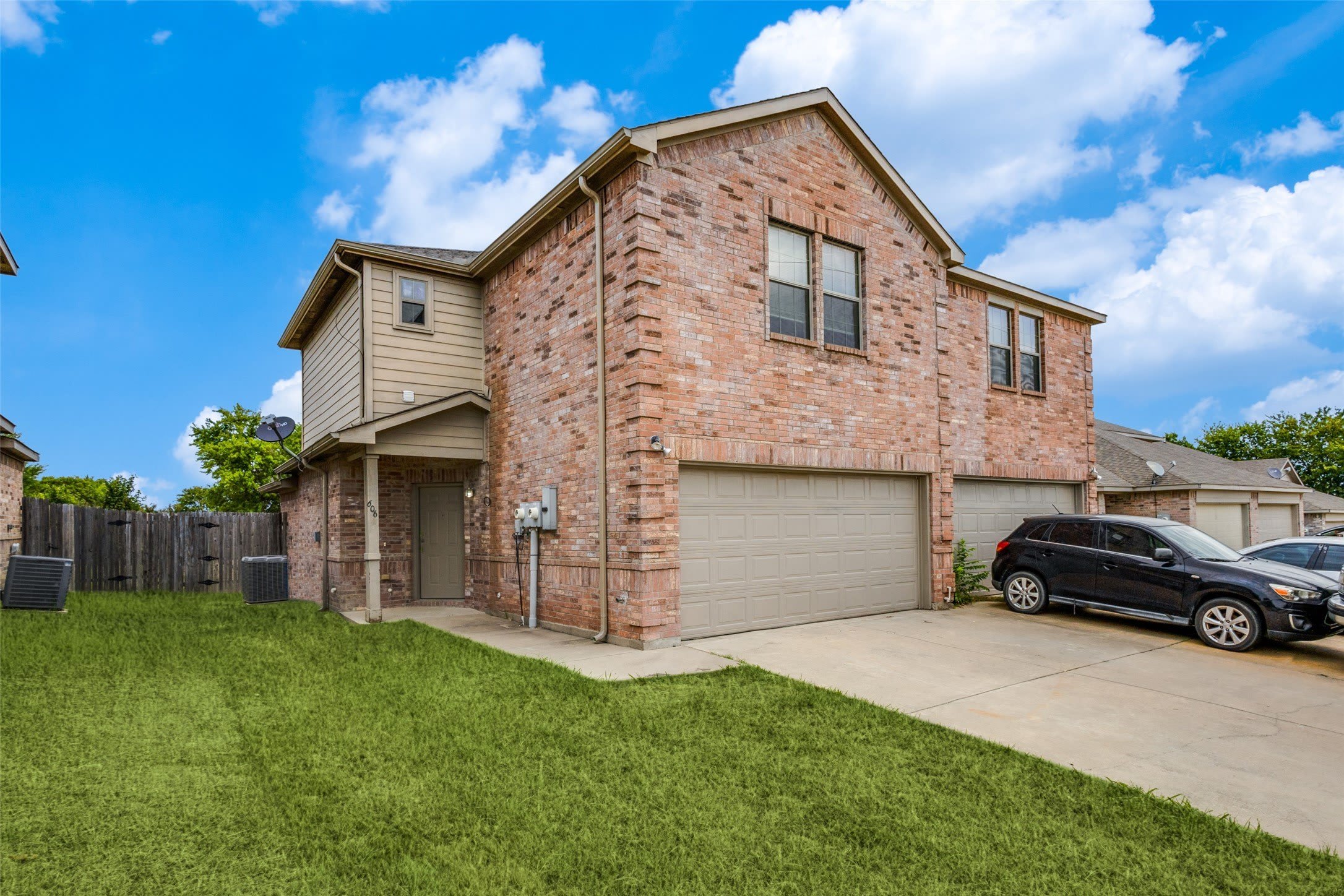 606 E College Street – photo 1