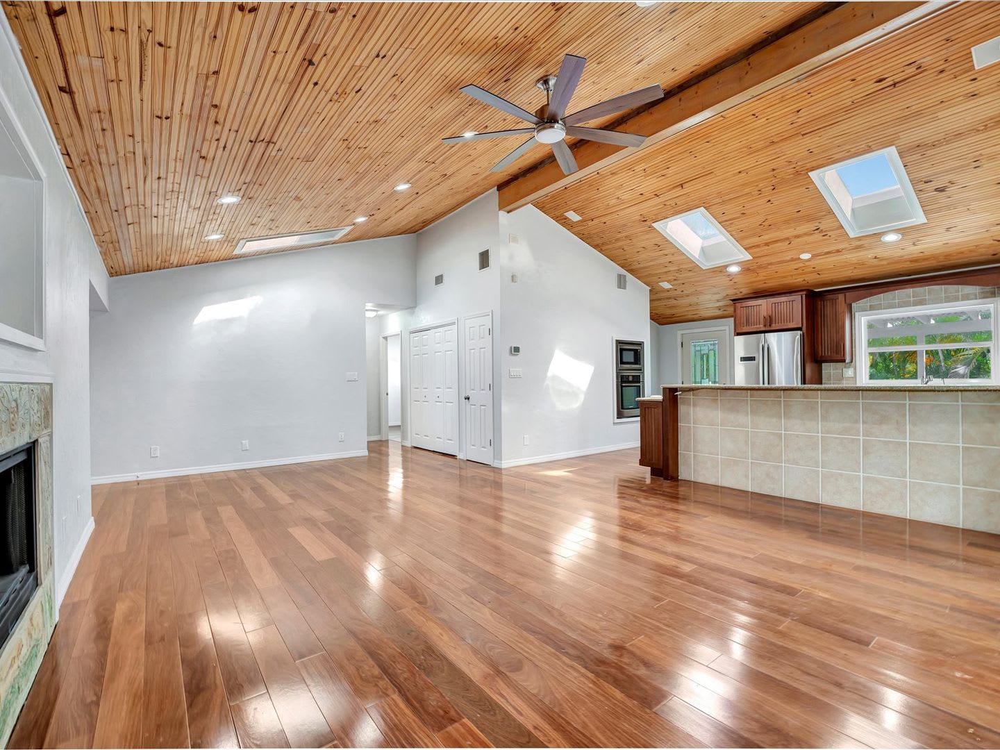 631 Harbor Ave – photo 5