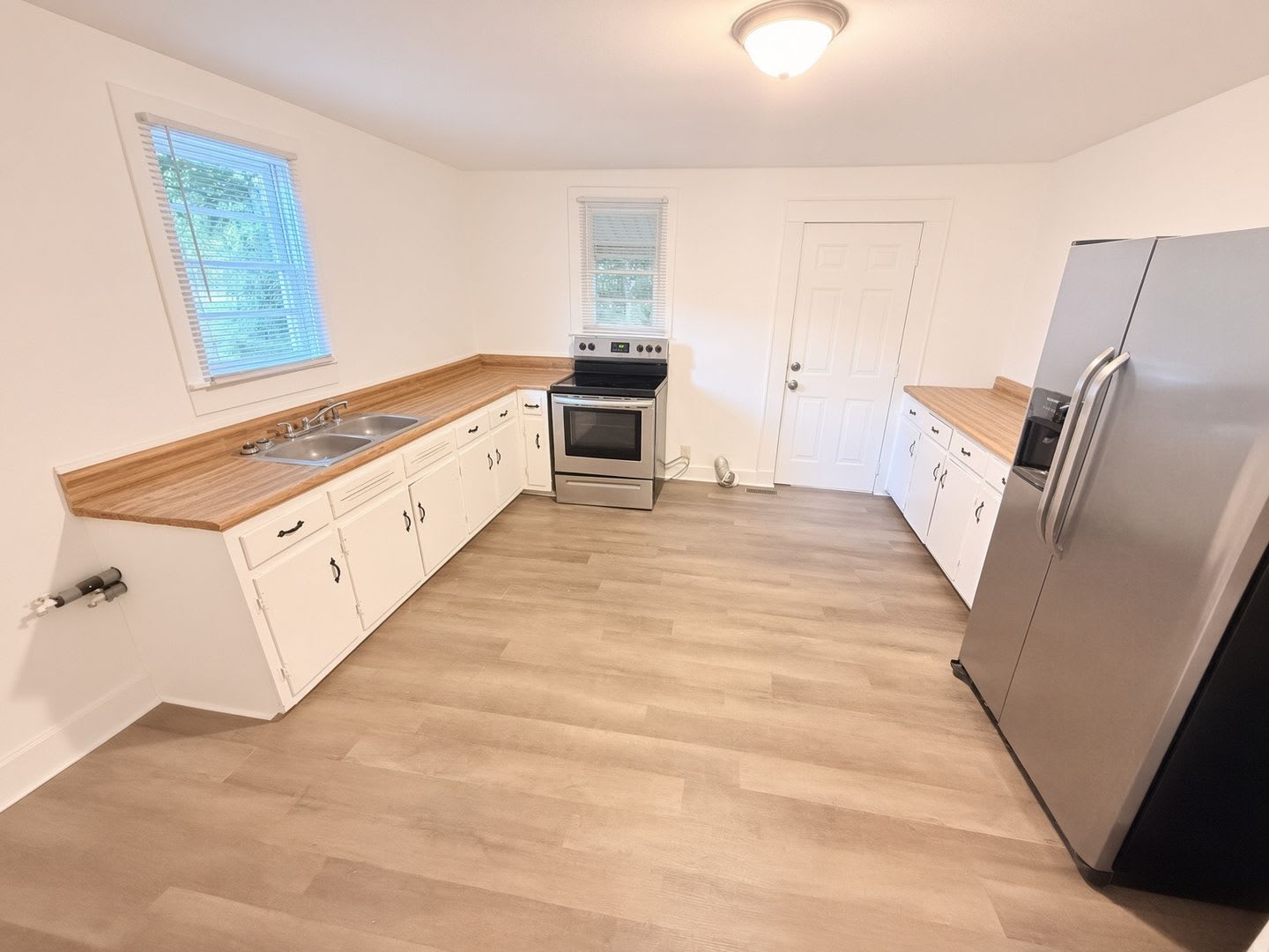 Charming Two Bedroom, 1 Bath House in Columbia. Newly renovated bath. – photo 5