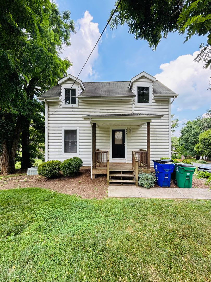 3 Bedroom, 2.5 Bath Duplex – photo 1
