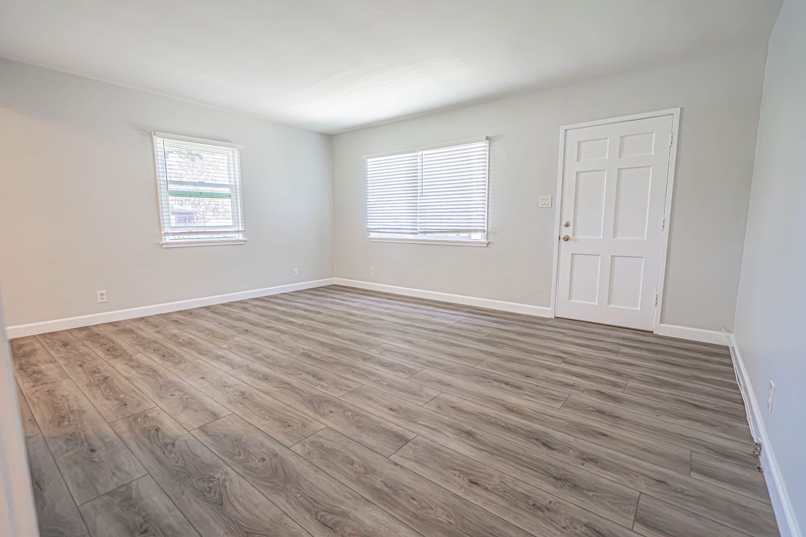 Charming Single-Story 2-Bedroom Home in Burbank! – photo 3