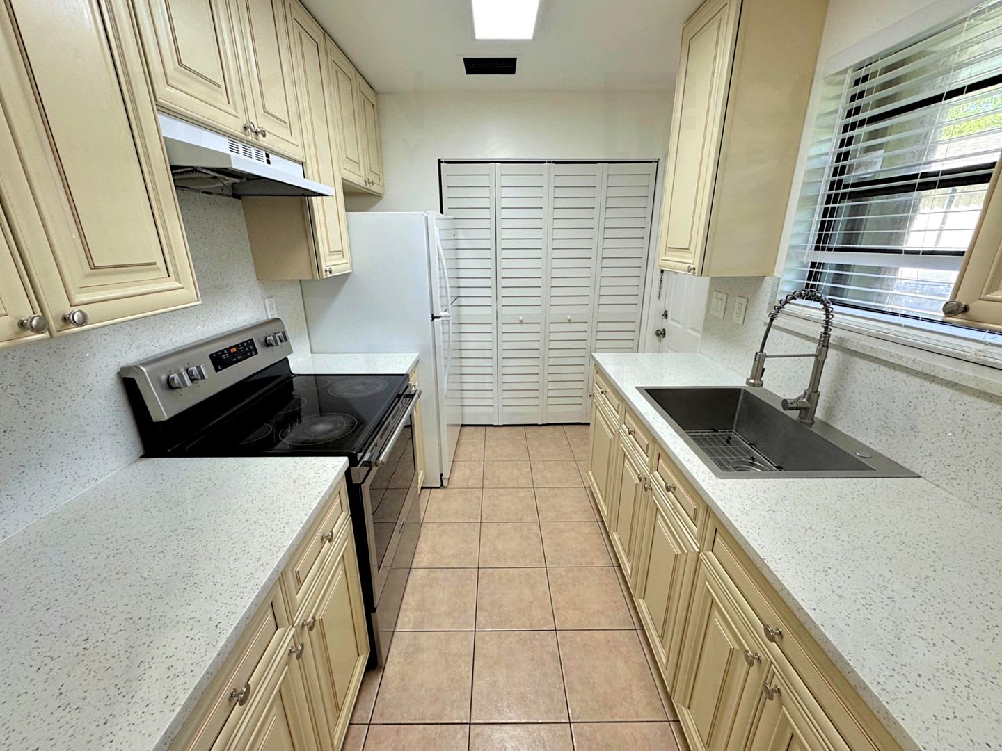 1723 Thomas St – photo 3