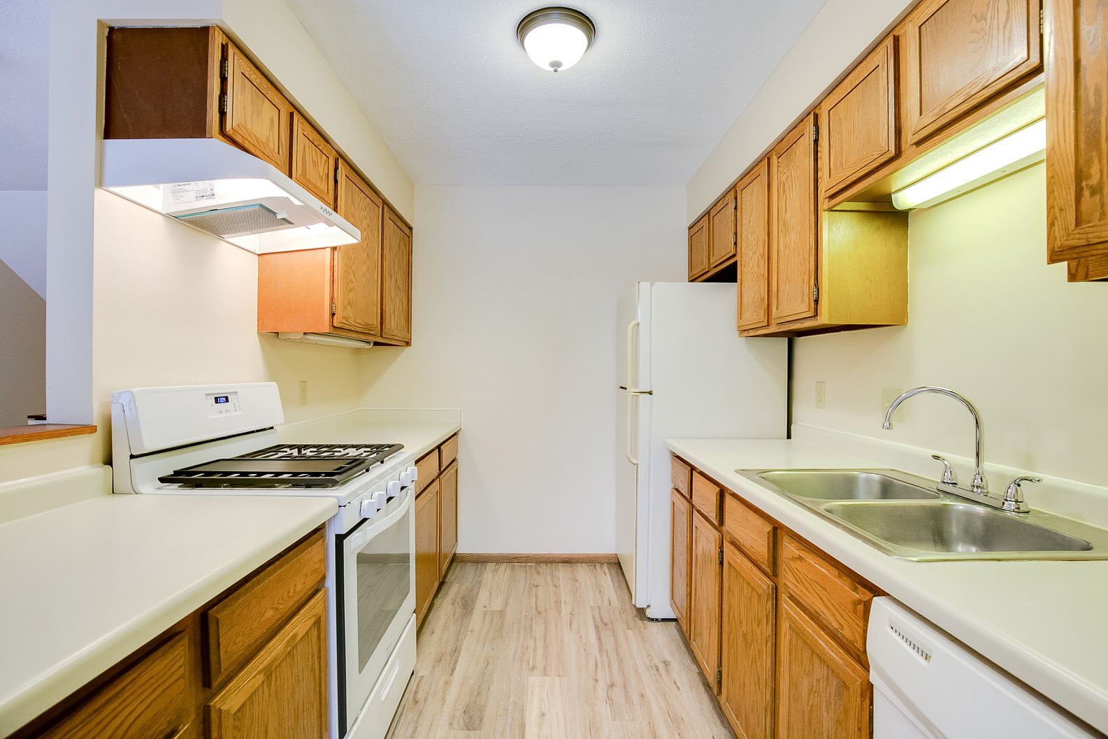 Charming Seward Minneapolis Living! 3 B2/2B Open Spacious Townhome!! – photo 2