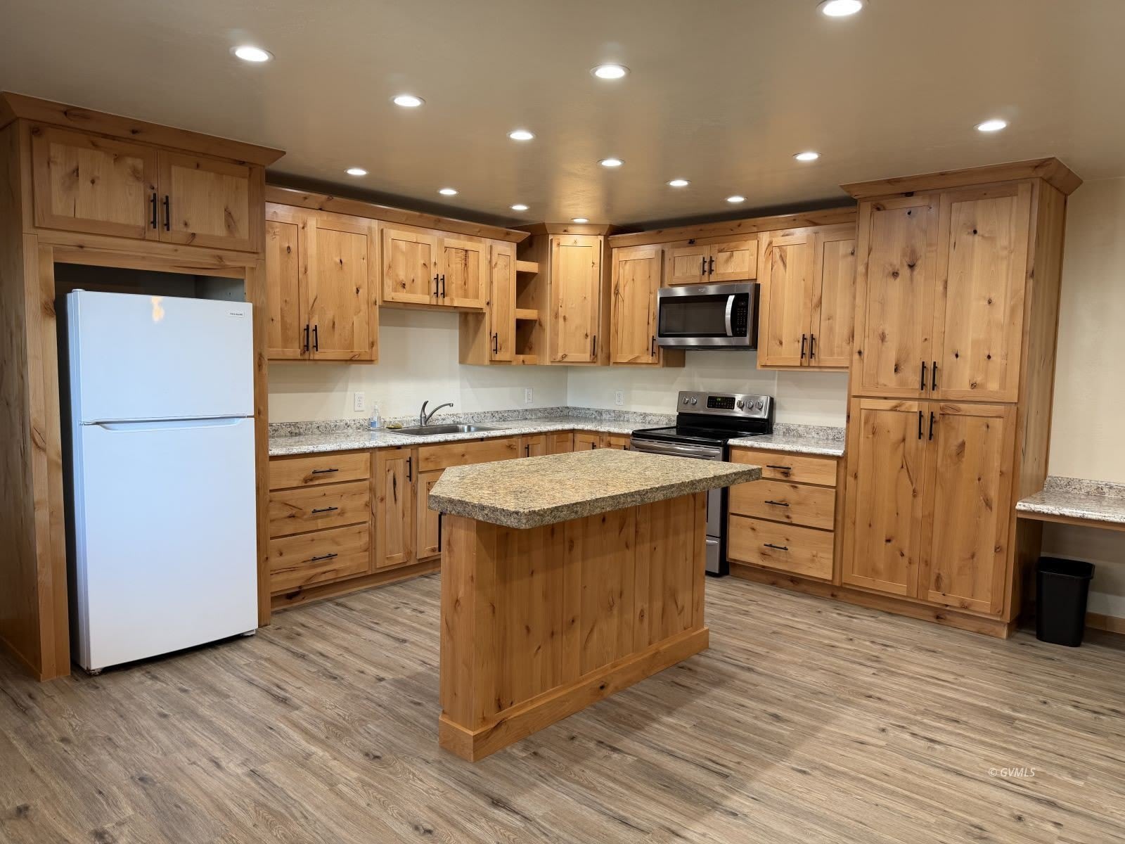 597 W 16th St – photo 5
