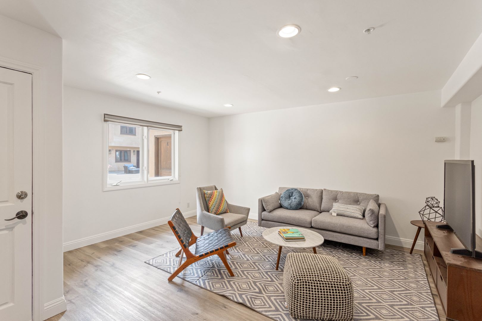 1342 N Highland Ave – photo 2