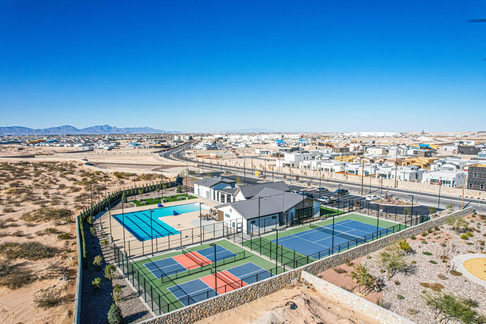 Beautiful East Side House 4 Bed 2 5 Baths Part Of The Overlook Casa Club That Includes Swimming Pool Gym Tennis Court Pickleball Courts – photo 4
