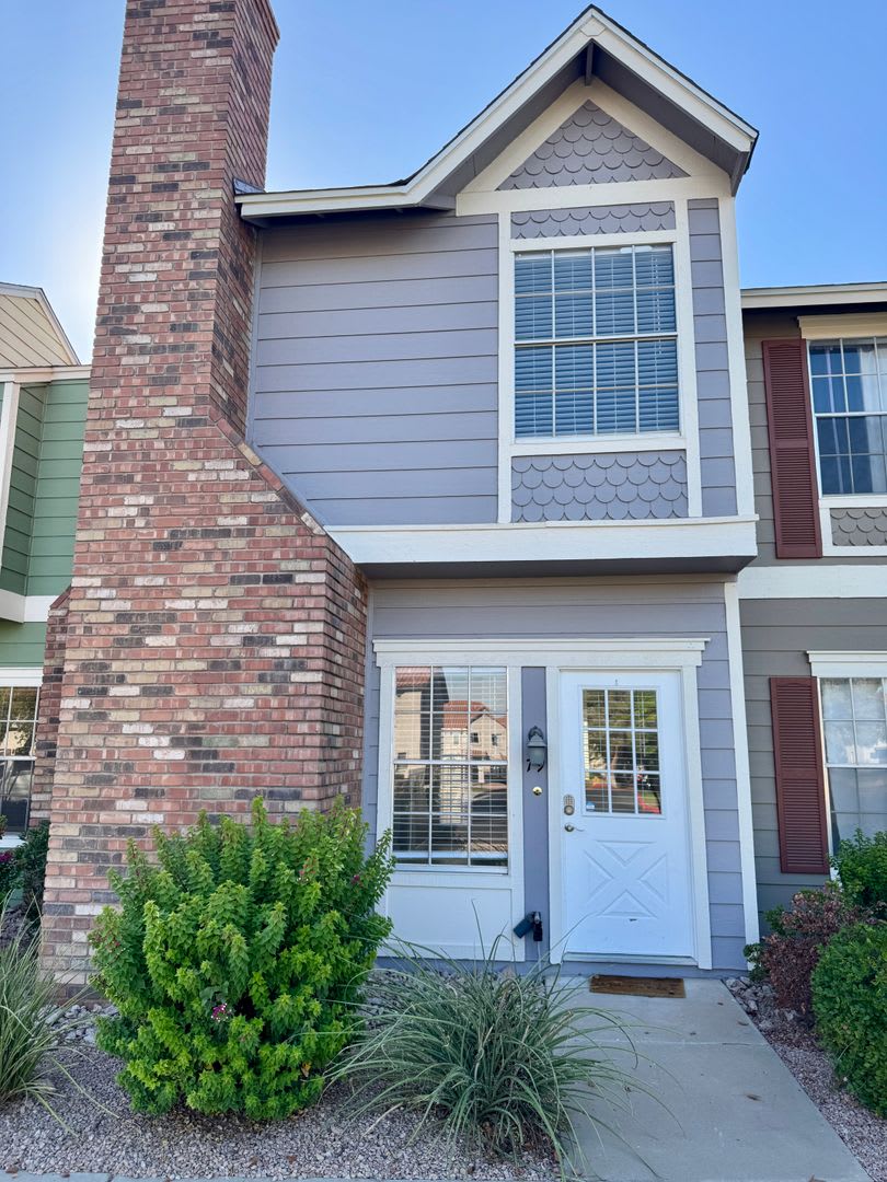 Beautifully Upgraded Chandler Townhouse! New HVAC system – photo 5