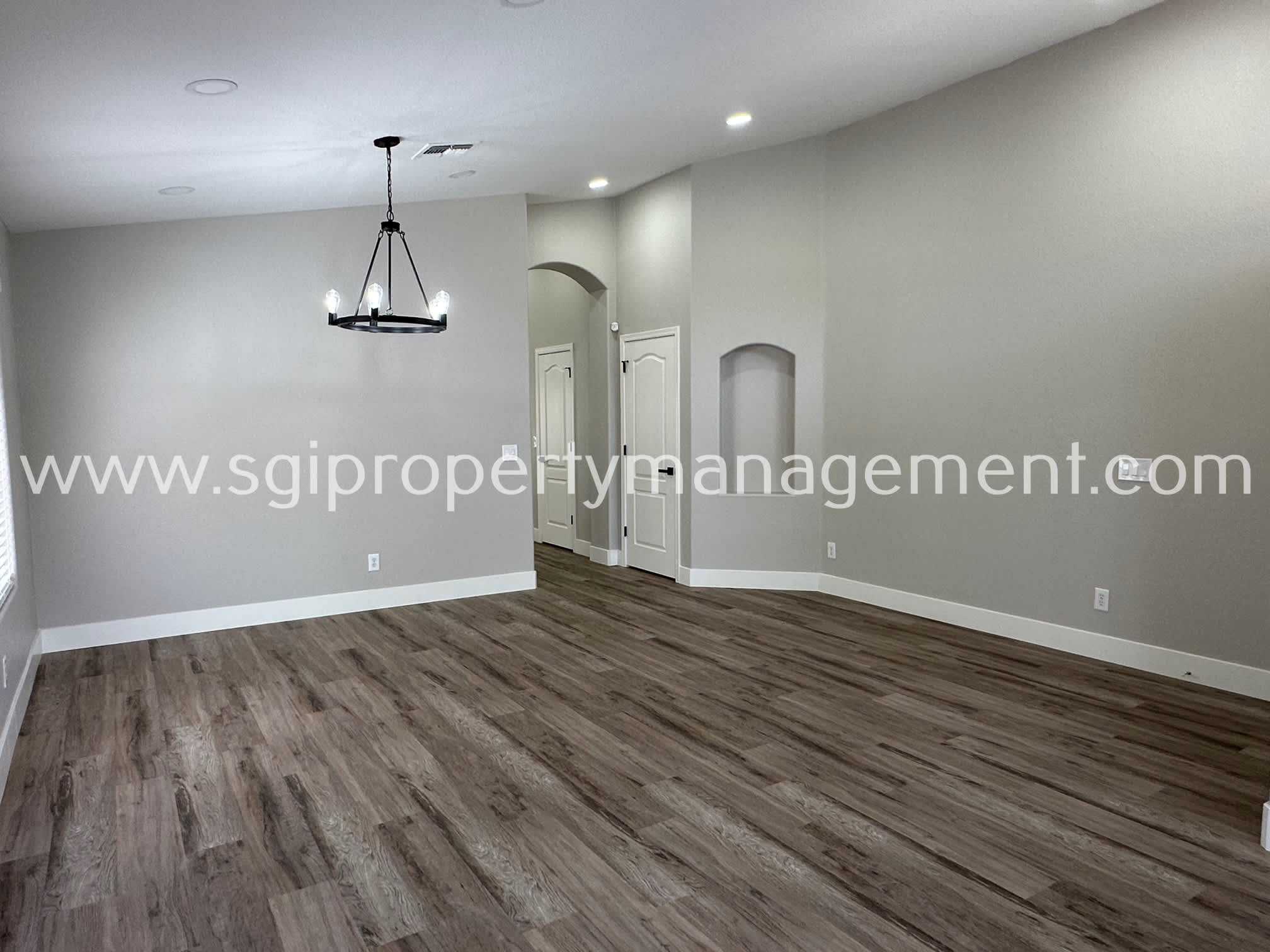 2523 W White Feather Ln – photo 2