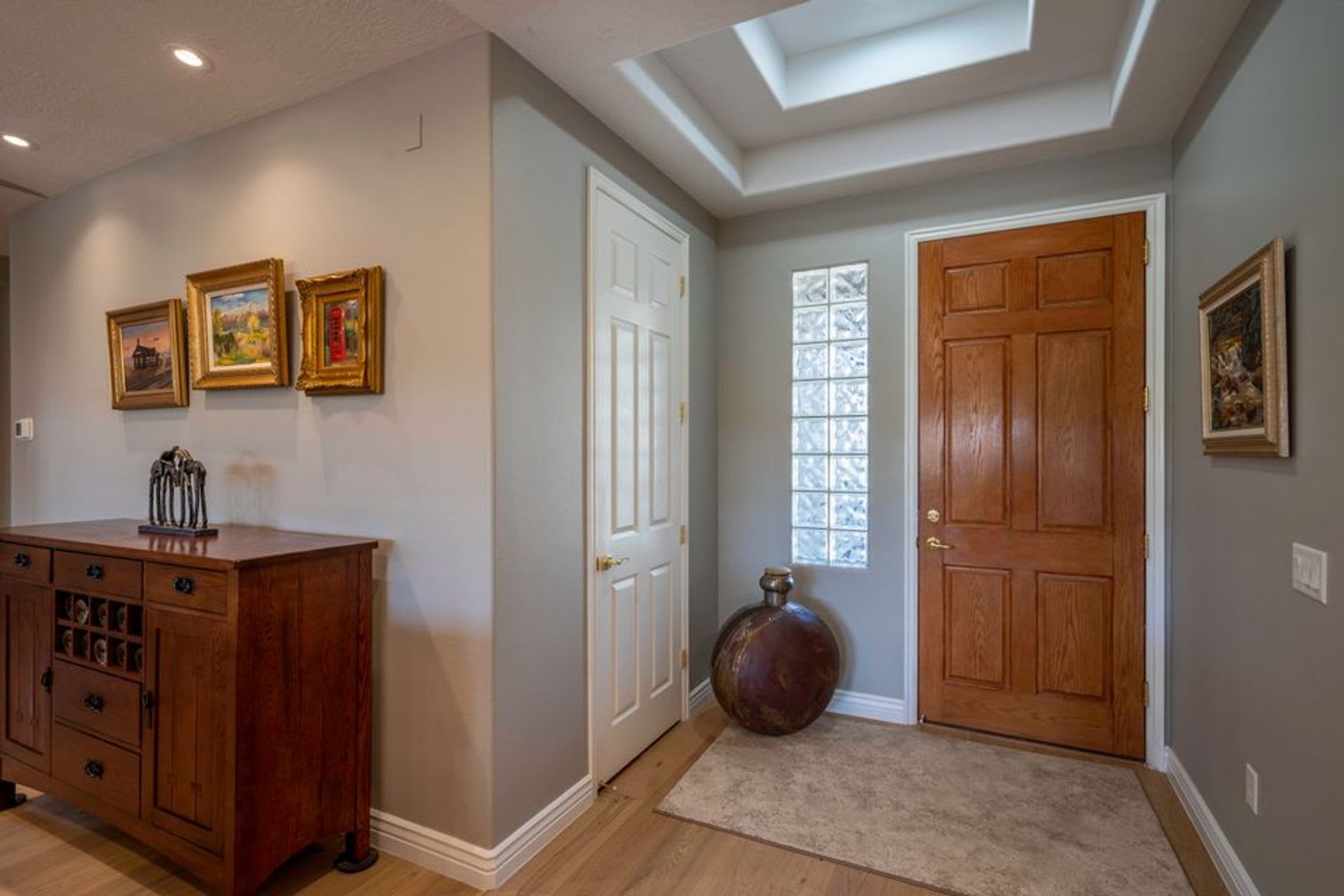 Beautiful 5 Bedroom Home- One Level and Private Pool- Move in Special! – photo 3