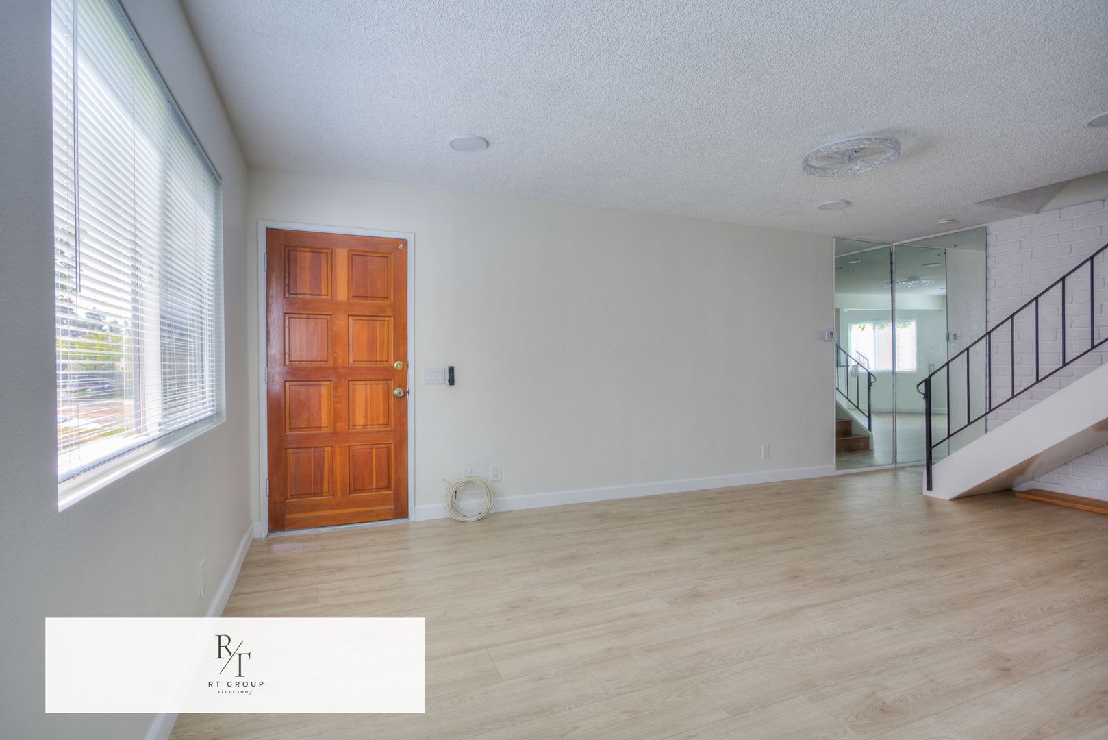 Newly Remodeled 2 Bed 1 Bath Apartment For Rent – photo 2