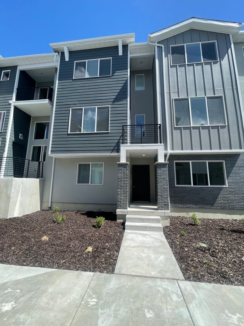 Beautiful New Townhome for Rent in Bluffdale! – photo 1