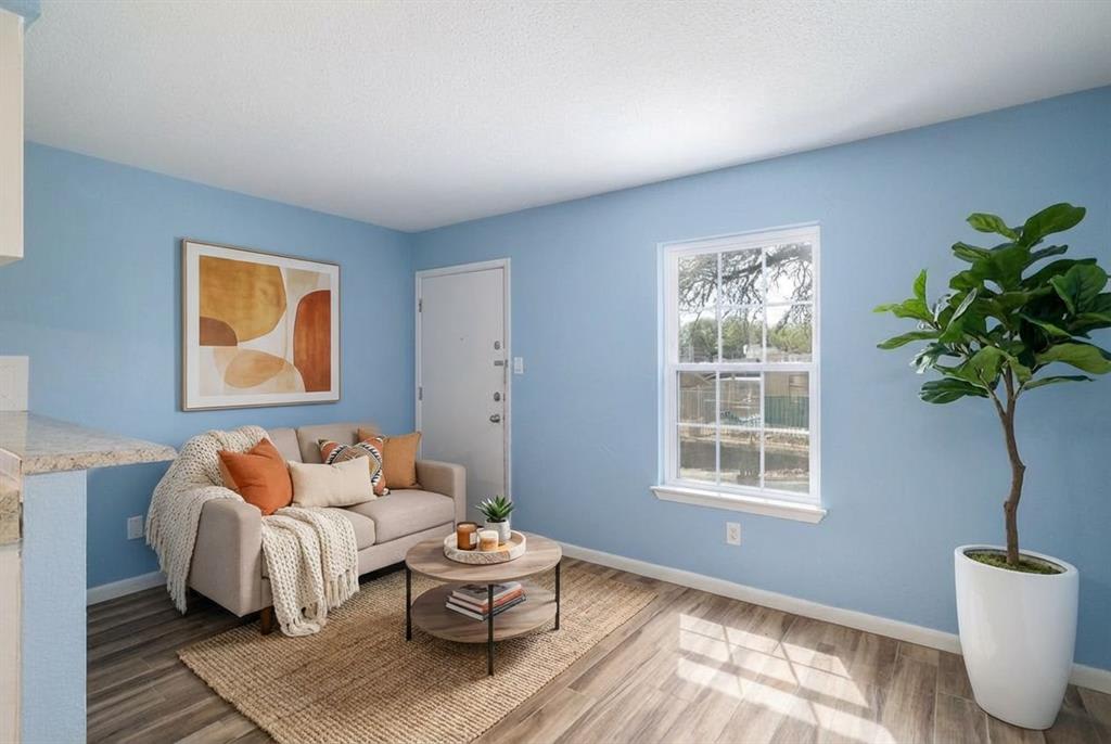 2302 E Side Dr Apt 23 – photo 2