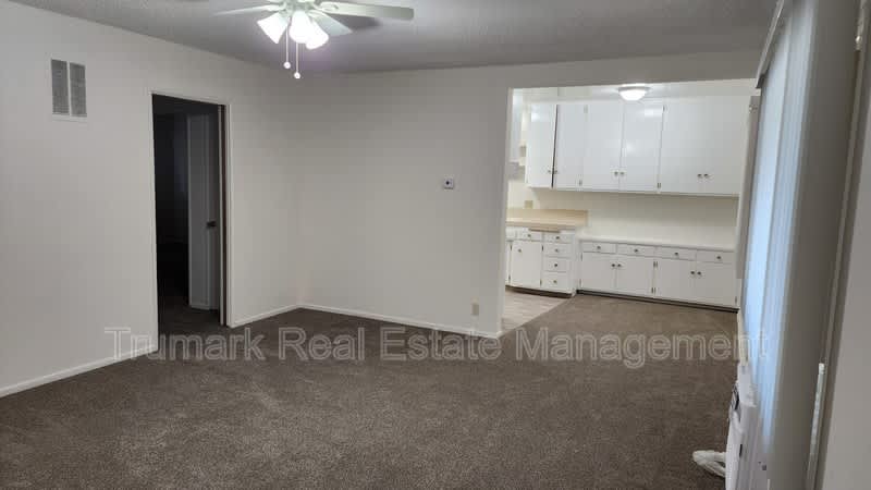 323 N Howard St – photo 3