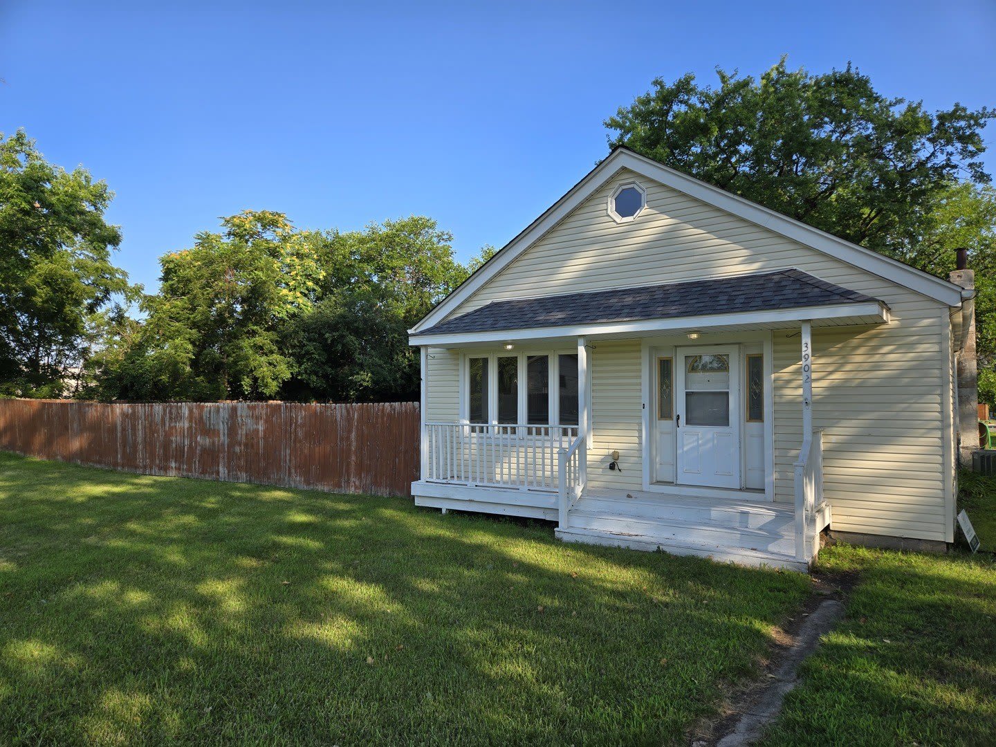 3902 W Claire Boulevard – photo 1