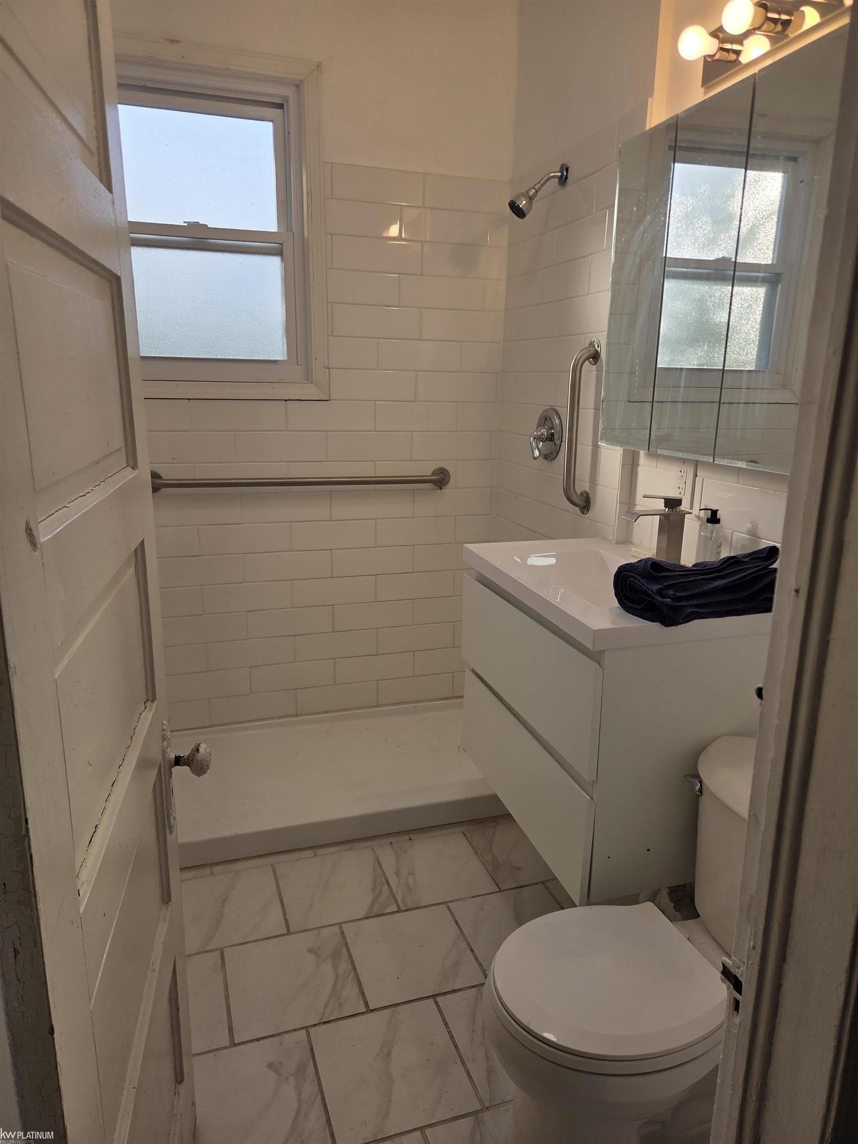 9405 Navarre Street – photo 5