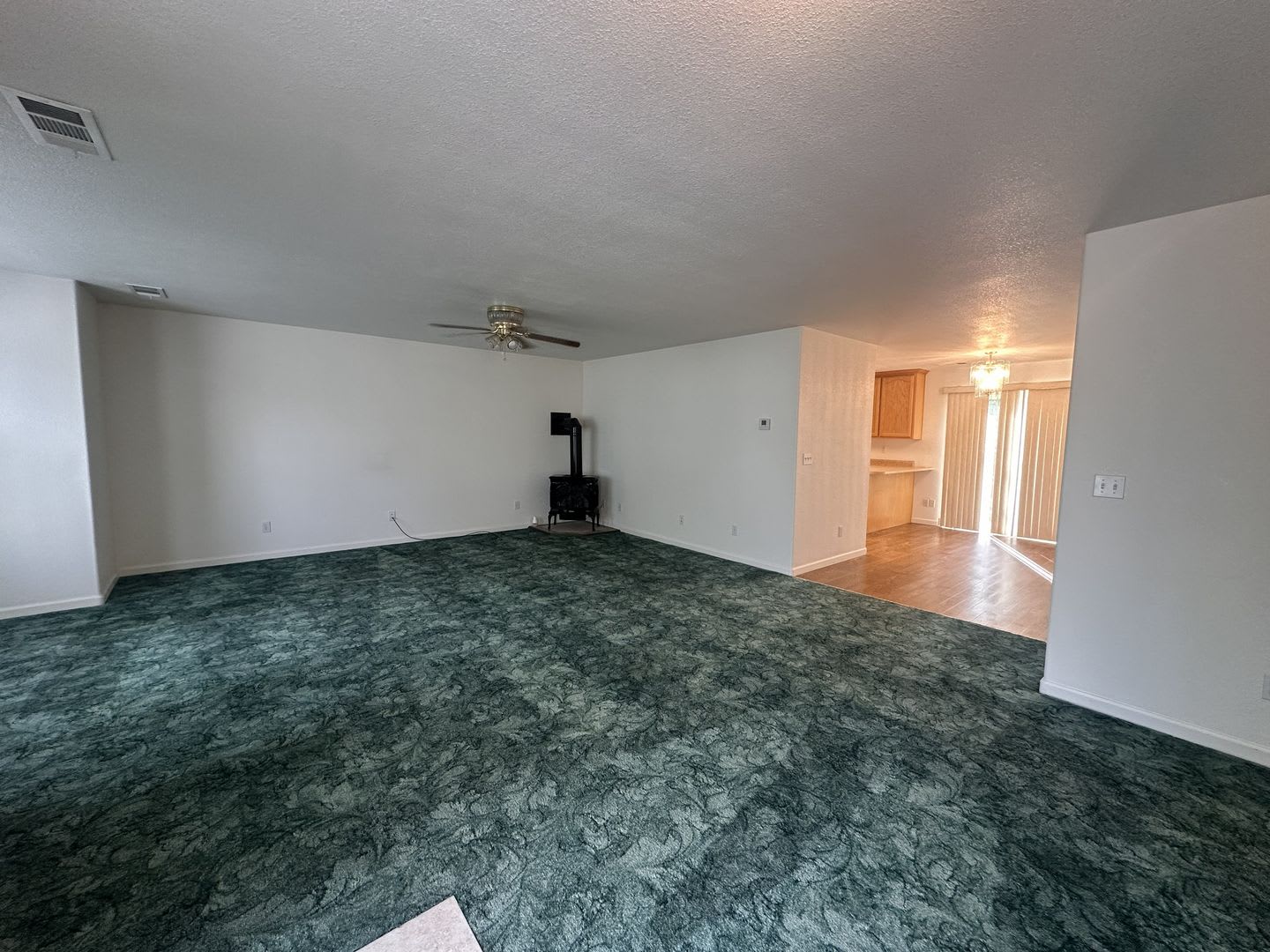 3 bedroom, 1 Bathroom Home – photo 3