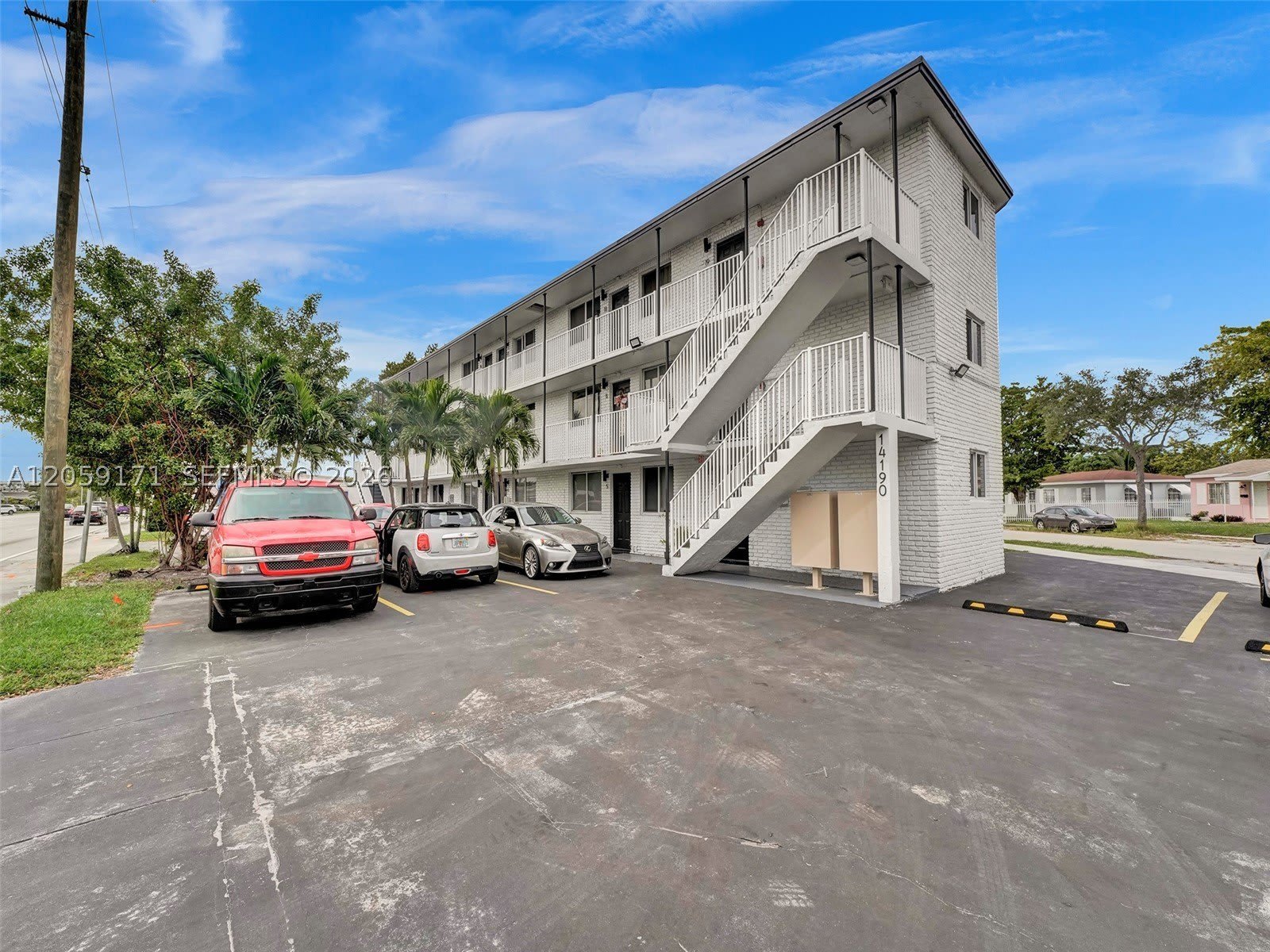 14190 W Dixie Hwy – photo 1