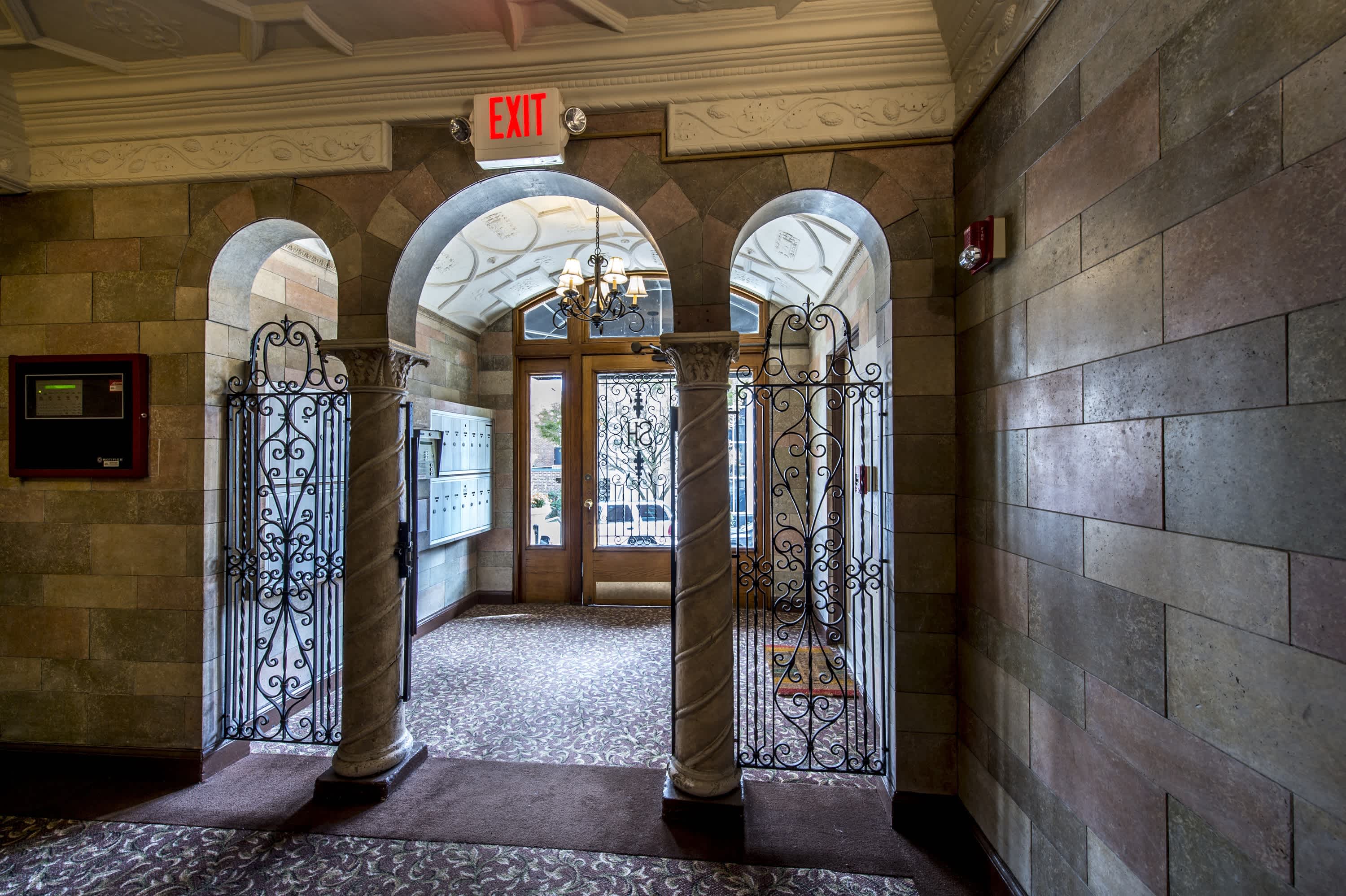 Elmwood Apartments – photo 5