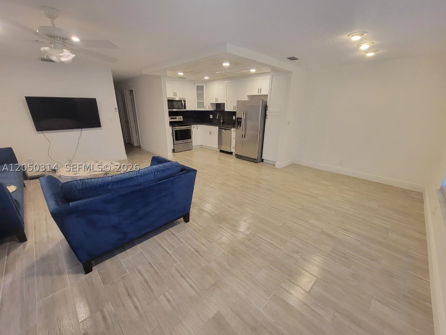 1009 NW 88th Ave – photo 5