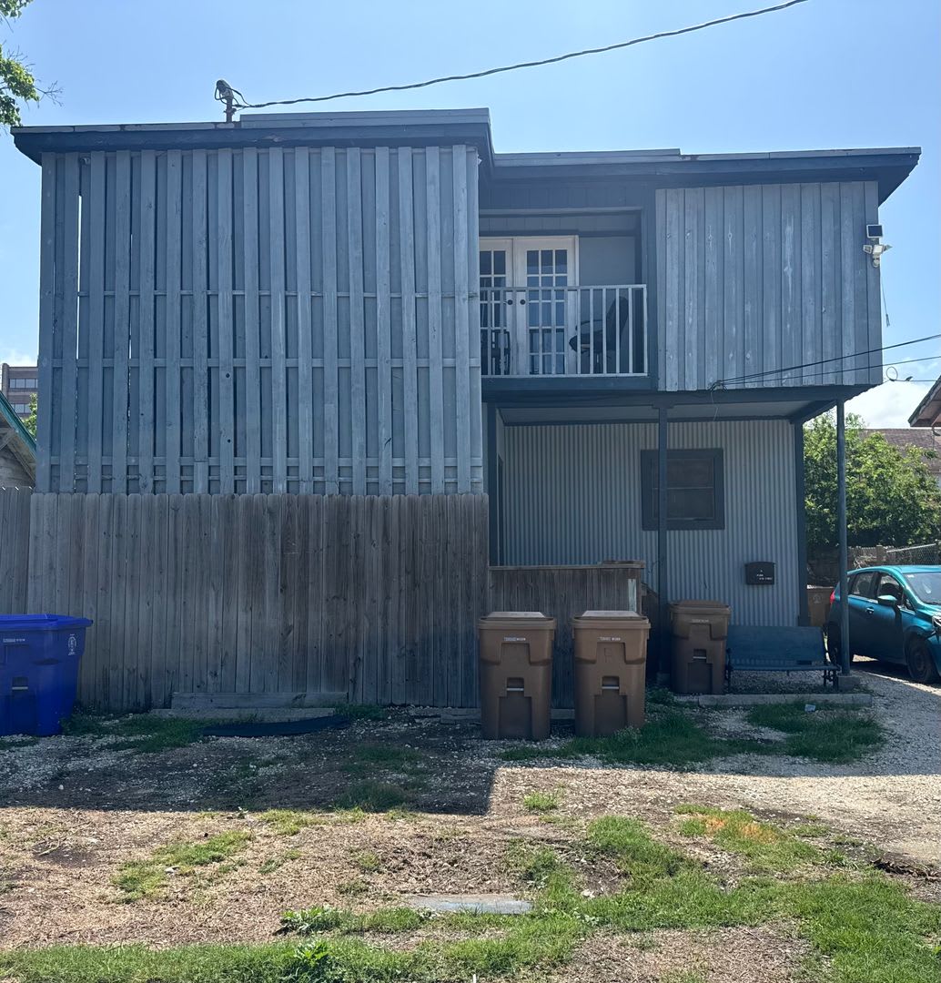 Updated 2 Bed 2 Bath Duplex – photo 1