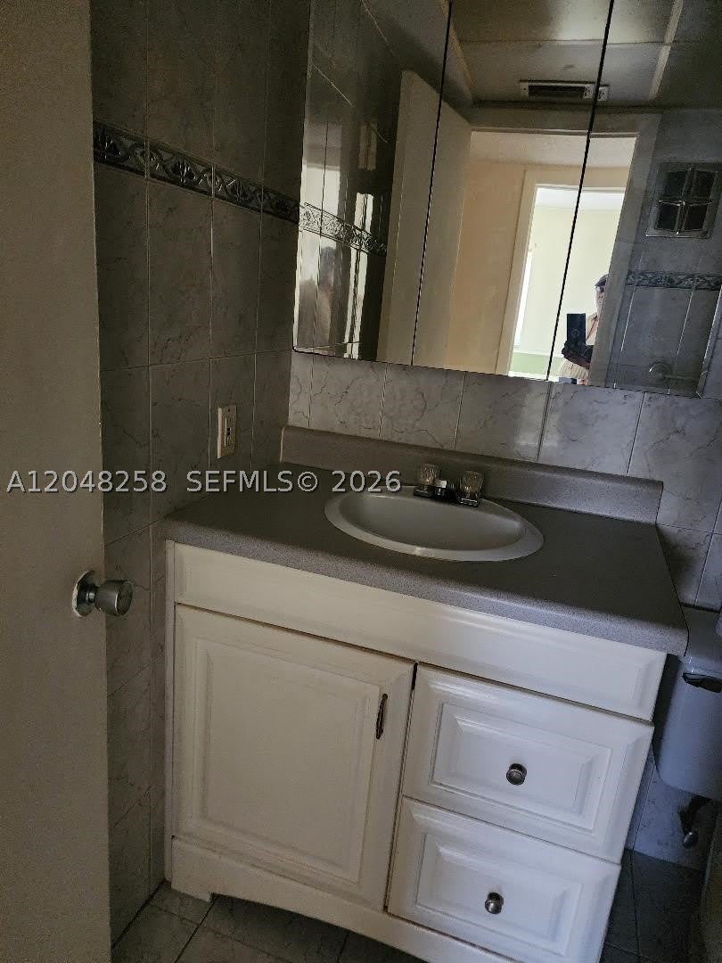 1621 NW 46th Ave – photo 4