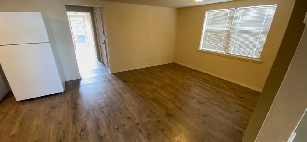 102 W. Main St. – photo 3