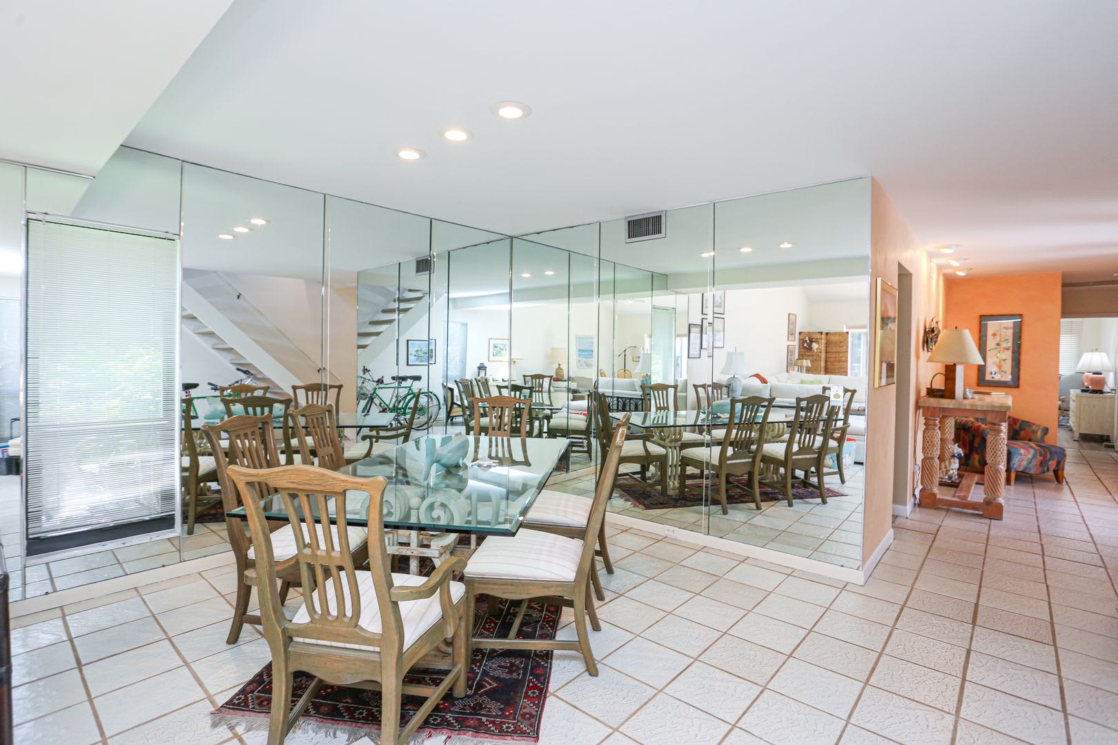 Dog Pet Friendly New Photos Uploaded Brand New Landscaping Package Brand New Exterior Uplightng Installed And Pavers Fully Furnished Olde Naples Walk To The Beach Downtown Naples Amazing Location – photo 5