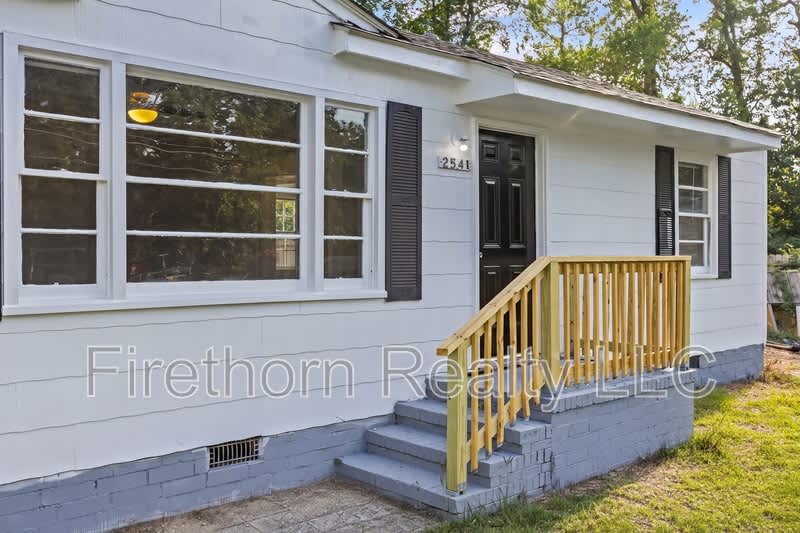 2541 Rhodes Drive – photo 4