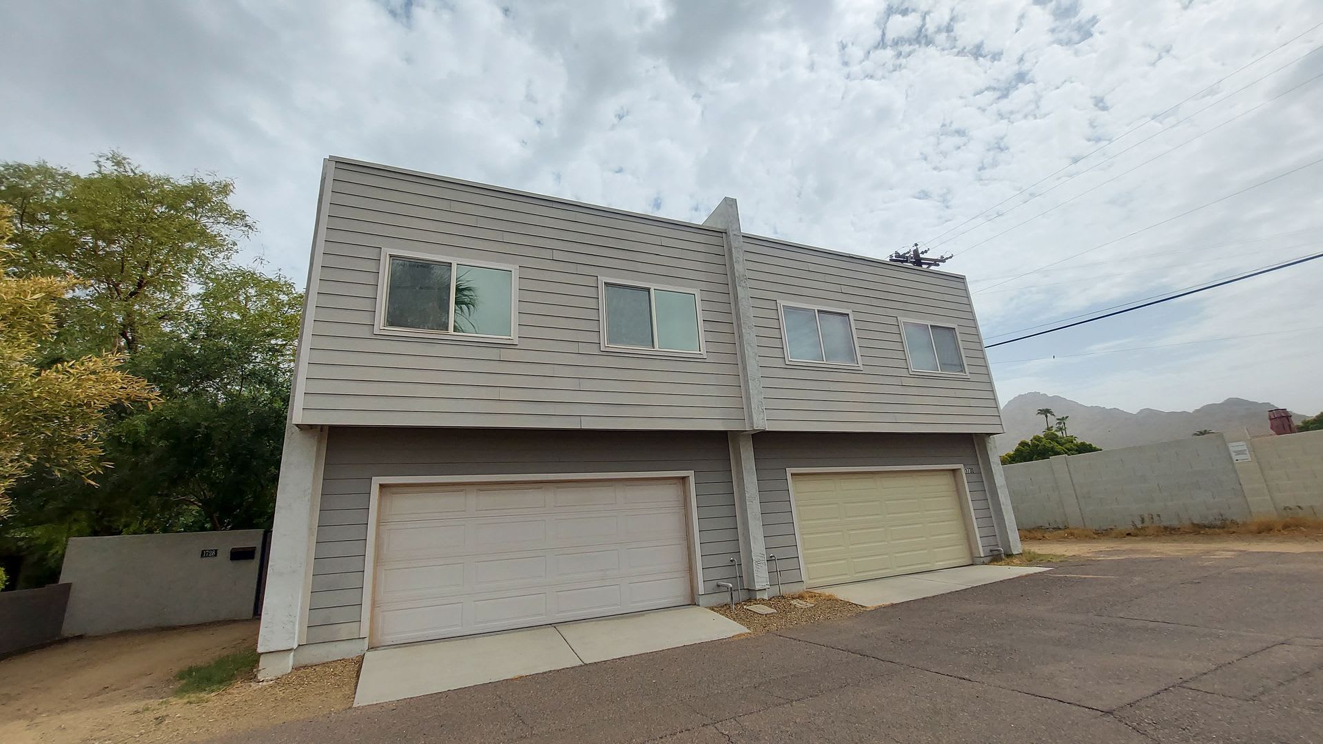 STUNNING PHOENIX TOWNHOME! – photo 2
