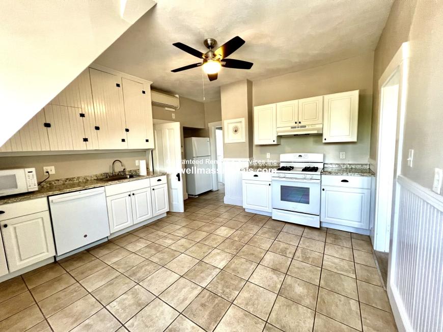 8 Middlesex St. – photo 2