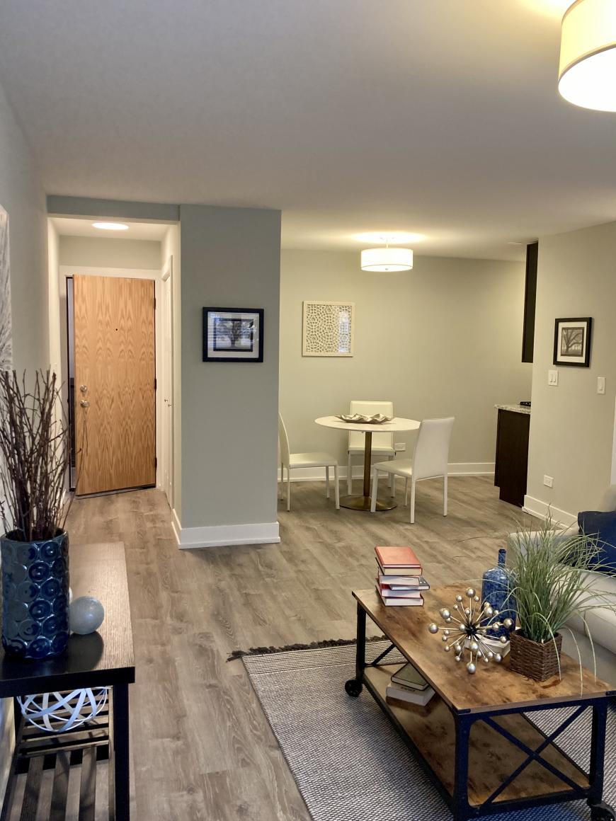 455 W Barry Ave – photo 2