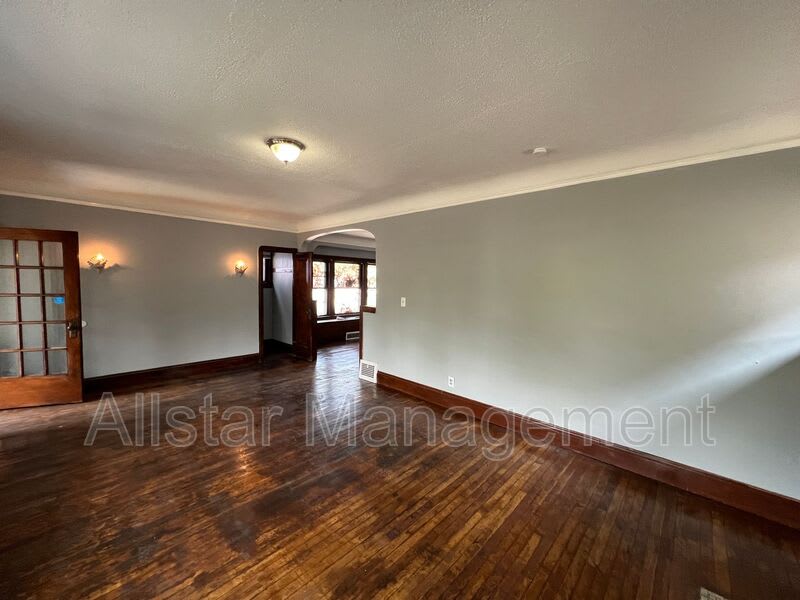 3257 E 139th Street – photo 5