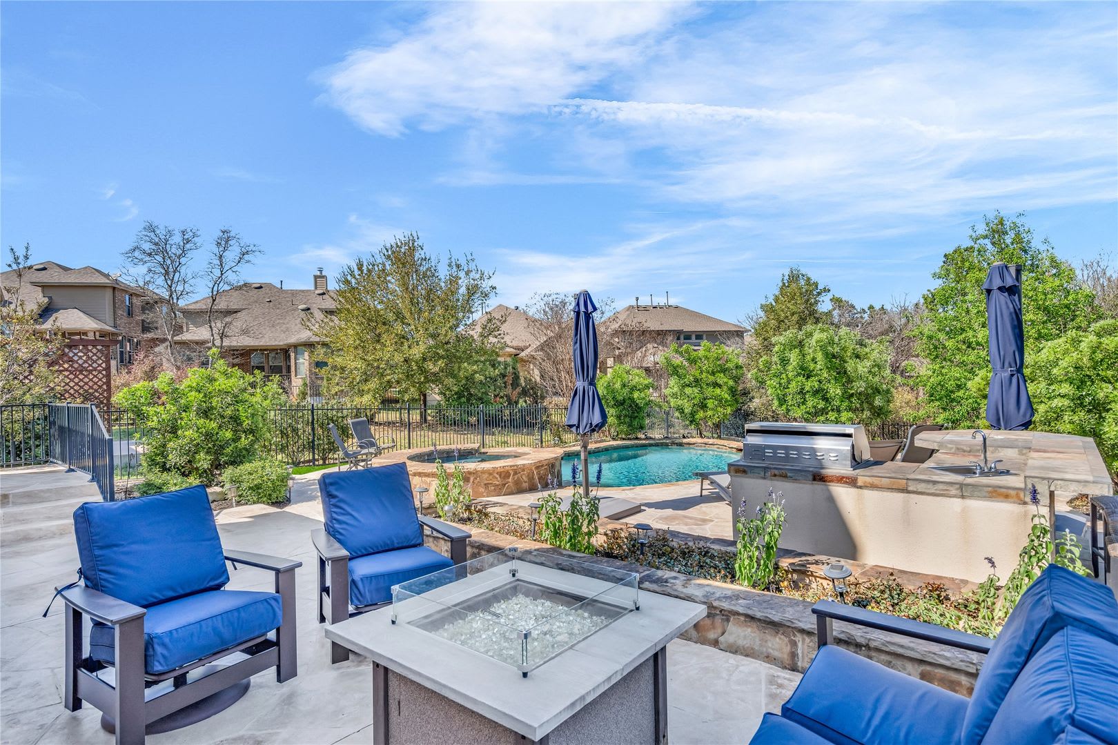 4BR/3BA Leander Home with Private Pool, Spa &amp; Outdoor Kitchen — $2,800/mo – photo 5